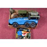 A QUANTITY OF UNBOXED AND ASSORTED PALITOY ACTION MAN CLOTHING, FIGURES, ACCESSORIES AND VEHICLES,