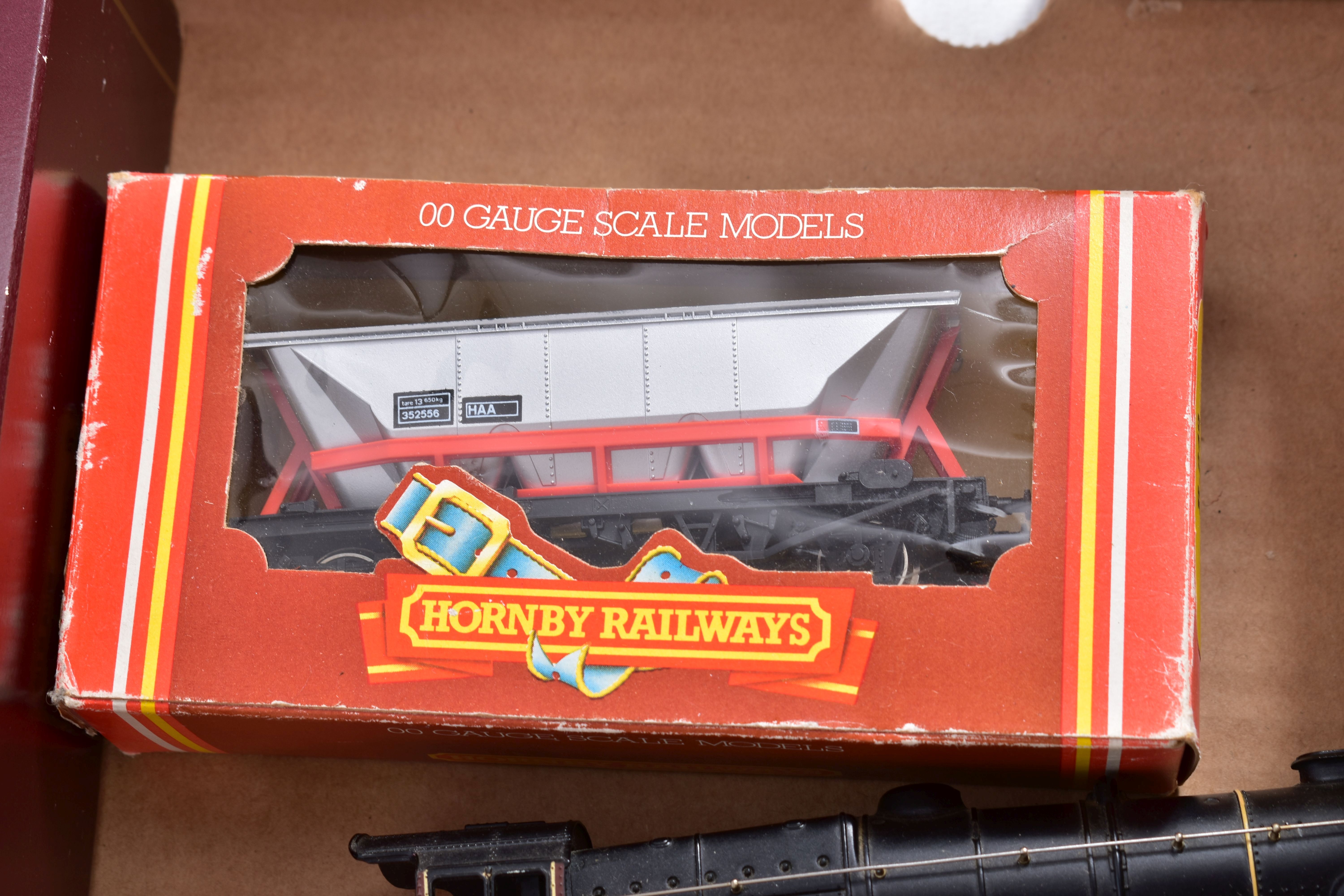 A BOXED HORNBY RAILWAYS OO GAUGE THE FLYING SCOTSMAN 1972 - 1975 LIMITED PRESENTATION EDITION SET, - Image 6 of 7