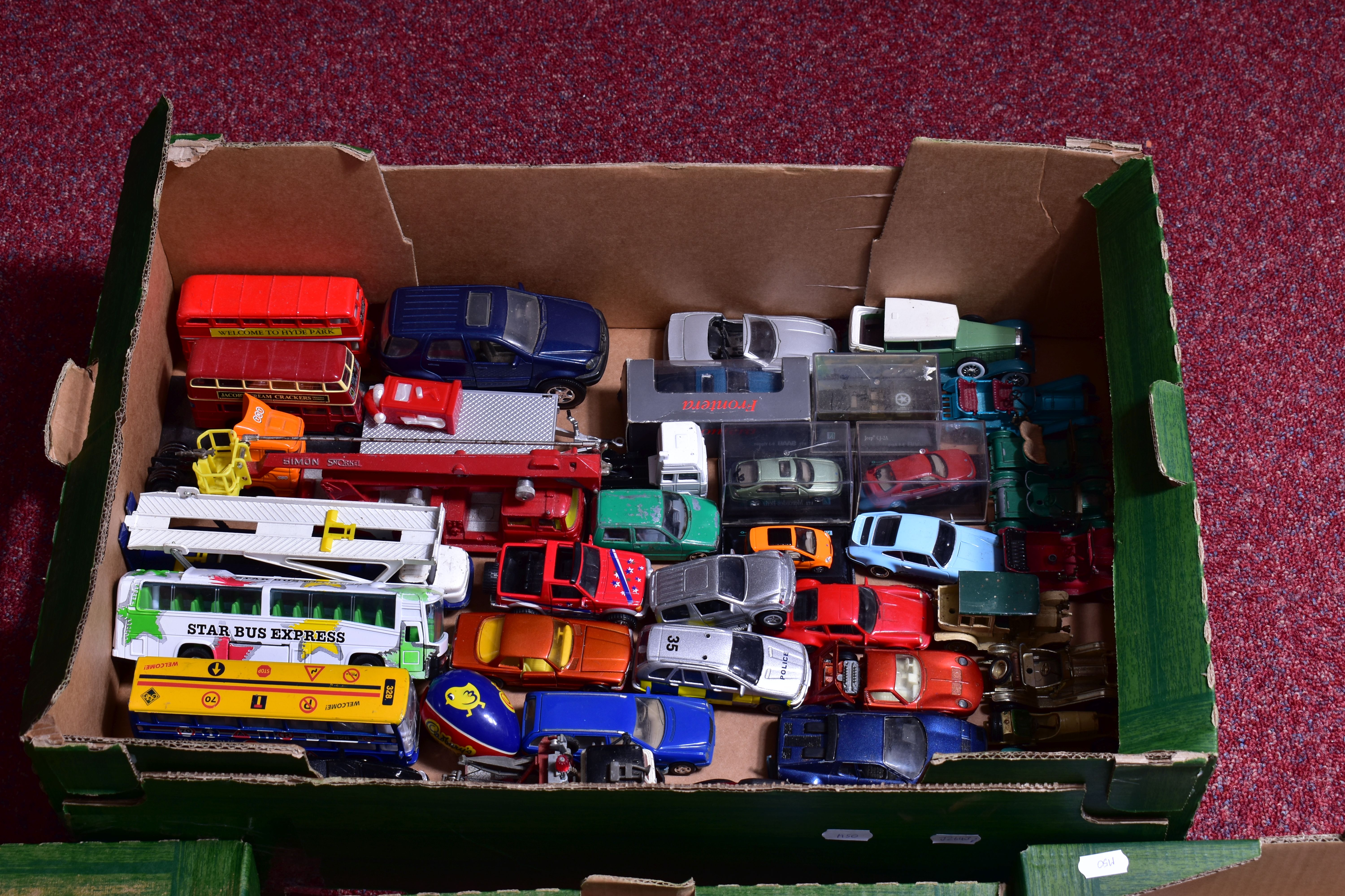 A QUANTITY OF UNBOXED AND ASSORTED PLAYWORN DIECAST VEHICLES, to include Matchbox King Size, - Image 5 of 5