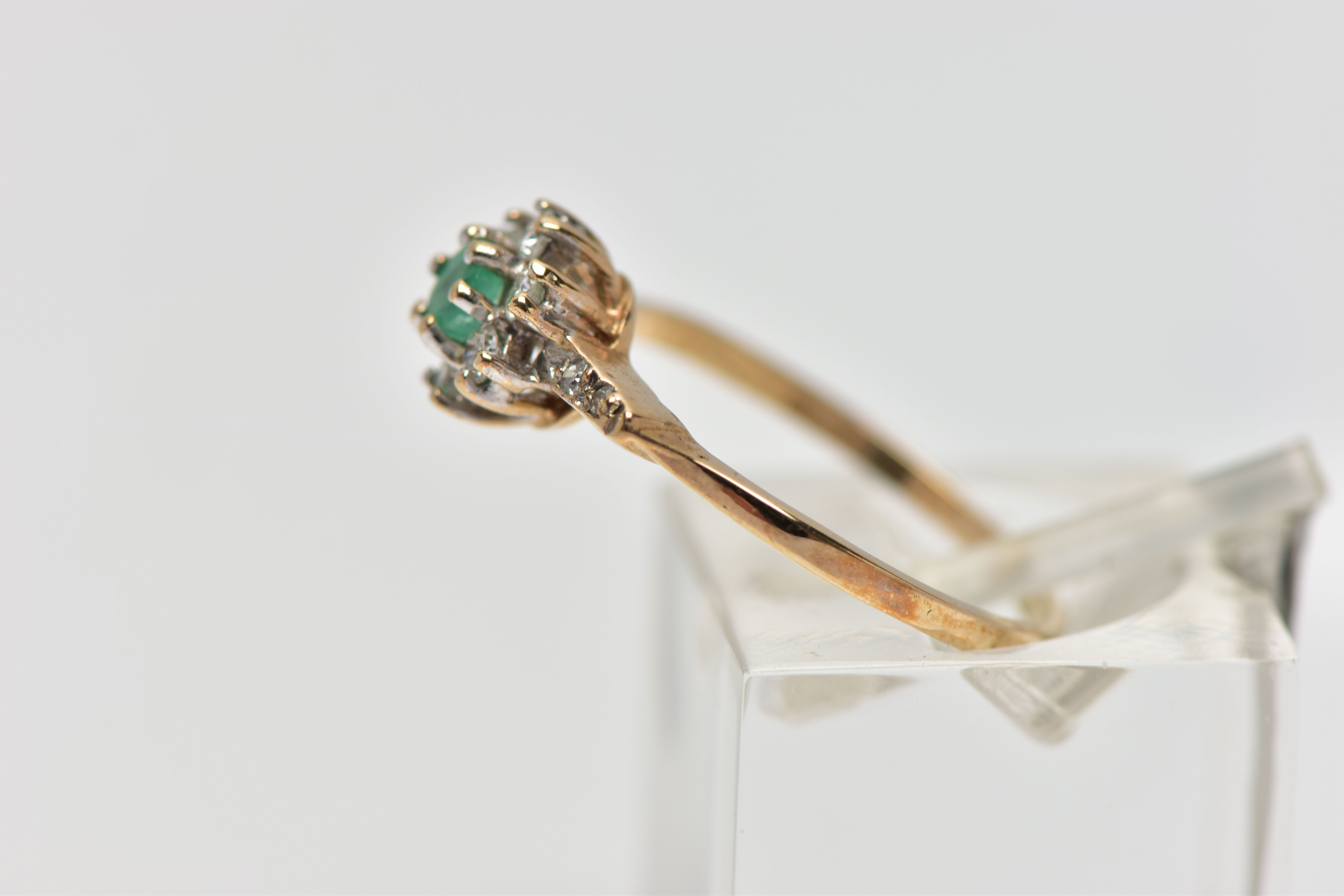 A 9CT GOLD EMERALD AND DIAMOND CLUSTER RING, set with a circular cut emerald, within a round - Bild 2 aus 4