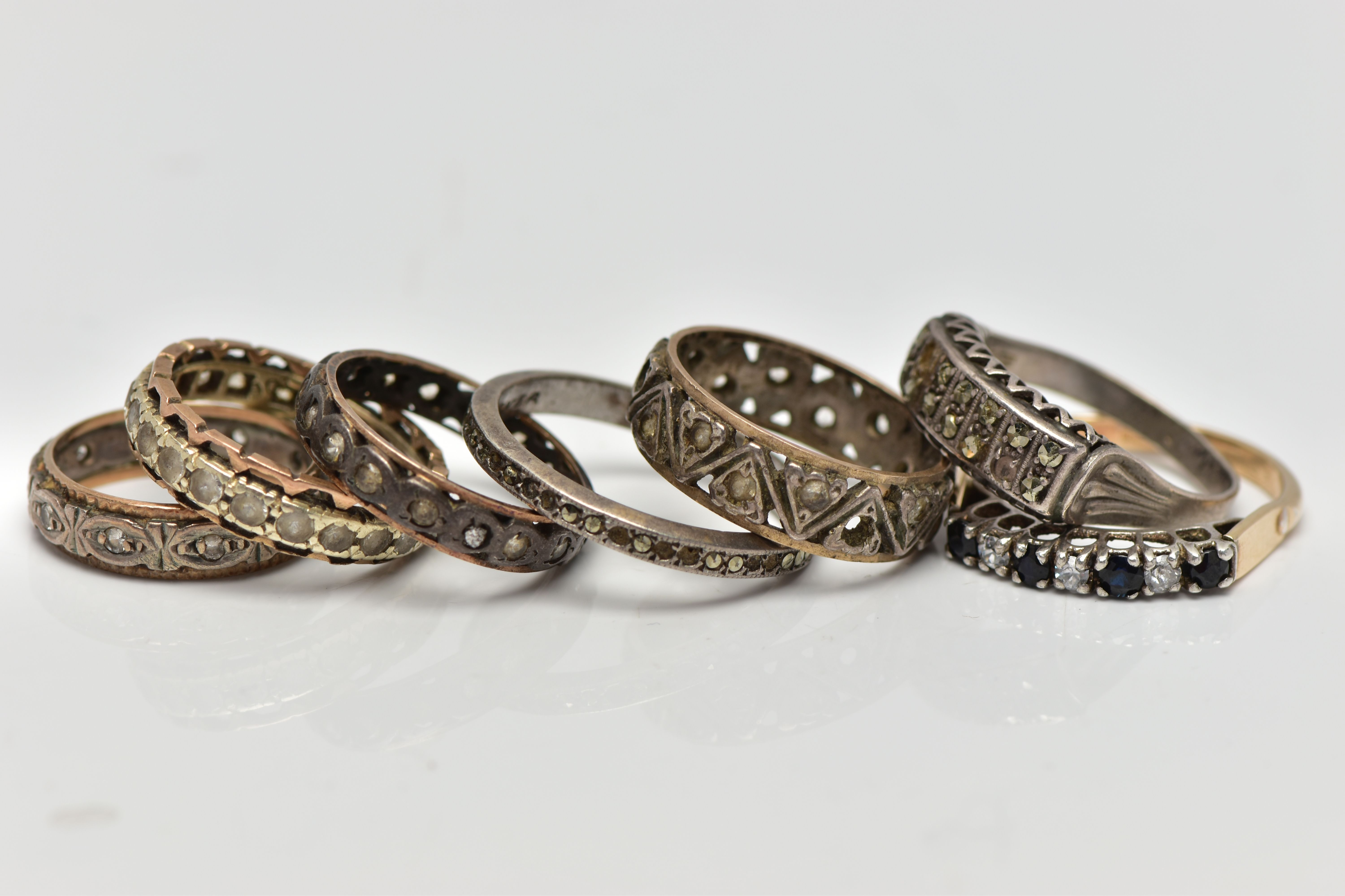 A SELECTION OF PREDOMINANTLY METAL GEM SET RINGS, to include a silver gilt sapphire and cubic