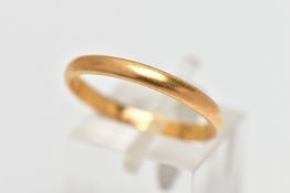 A 22CT GOLD BAND RING, polished band, approximate width 2.6mm, hallmarked 22ct Birmingham 1931, ring