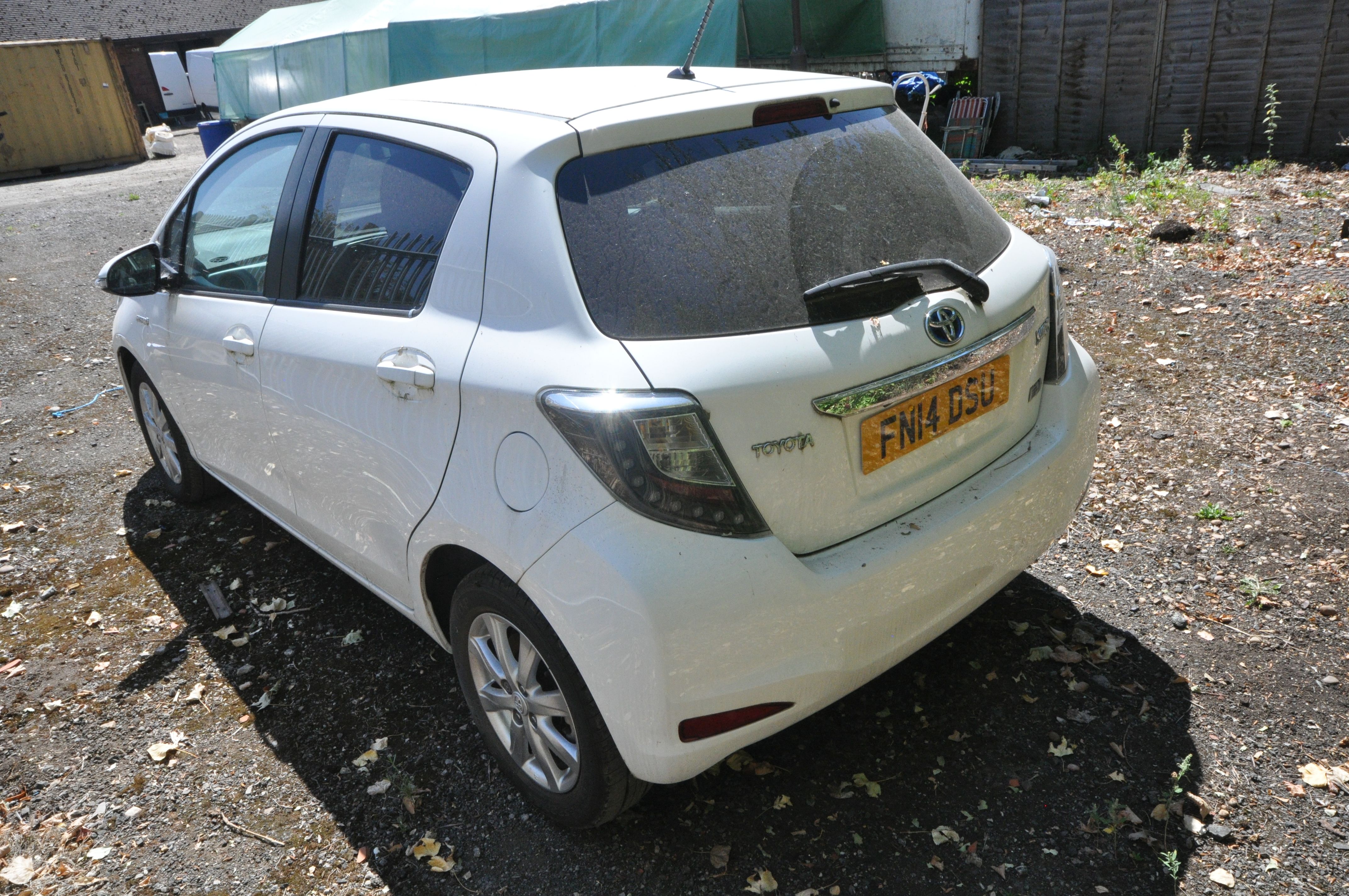 A TOYOTA YARIS HYBRID ICON CVT CAR, in white, hybrid electric, 1497cc petrol engine, automatic, five - Bild 3 aus 9