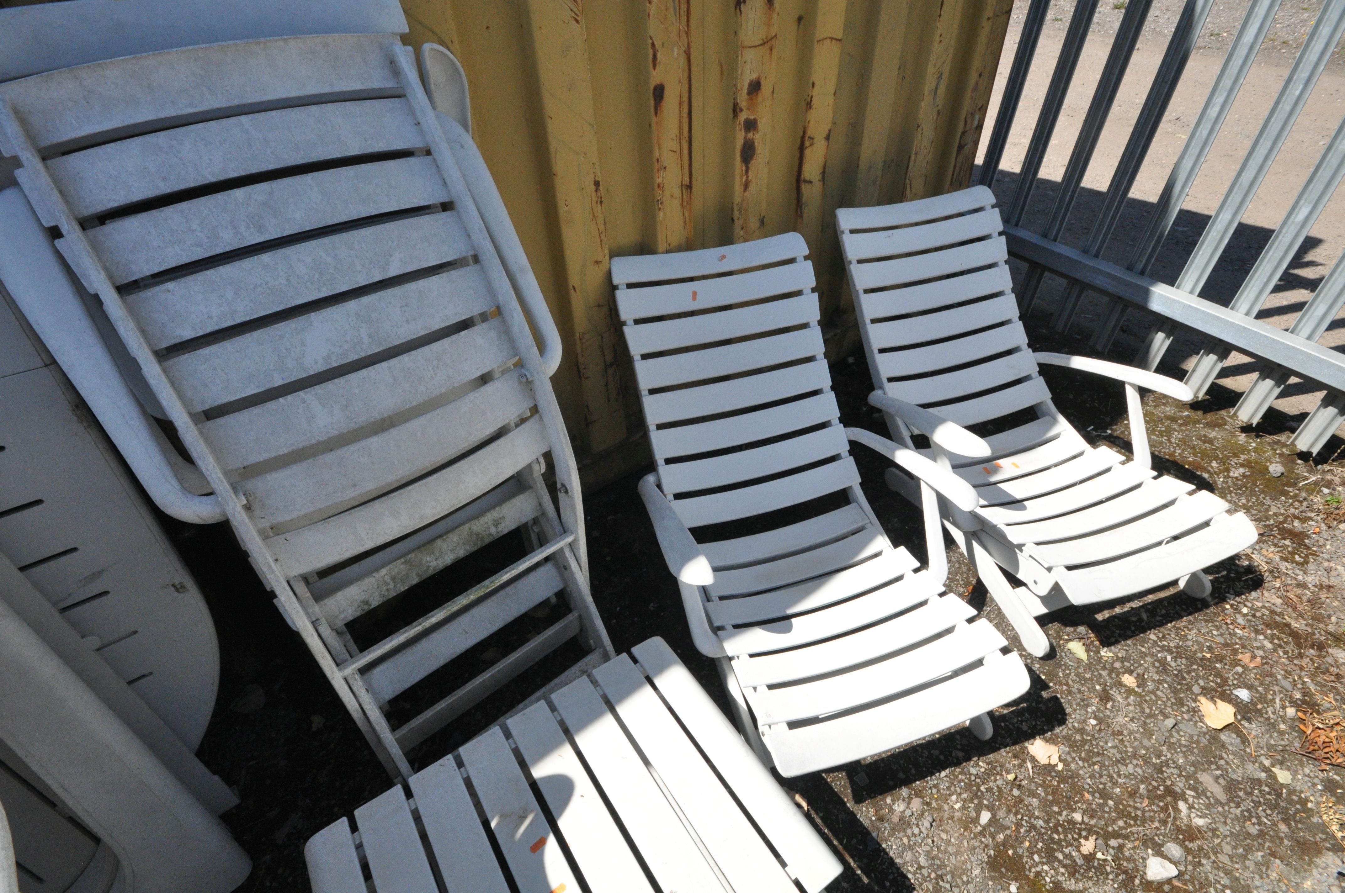 A SET OF FOUR ROVERGARDEN FOLDING SUN LOUNGERS, and a matching table (5) - Image 2 of 2