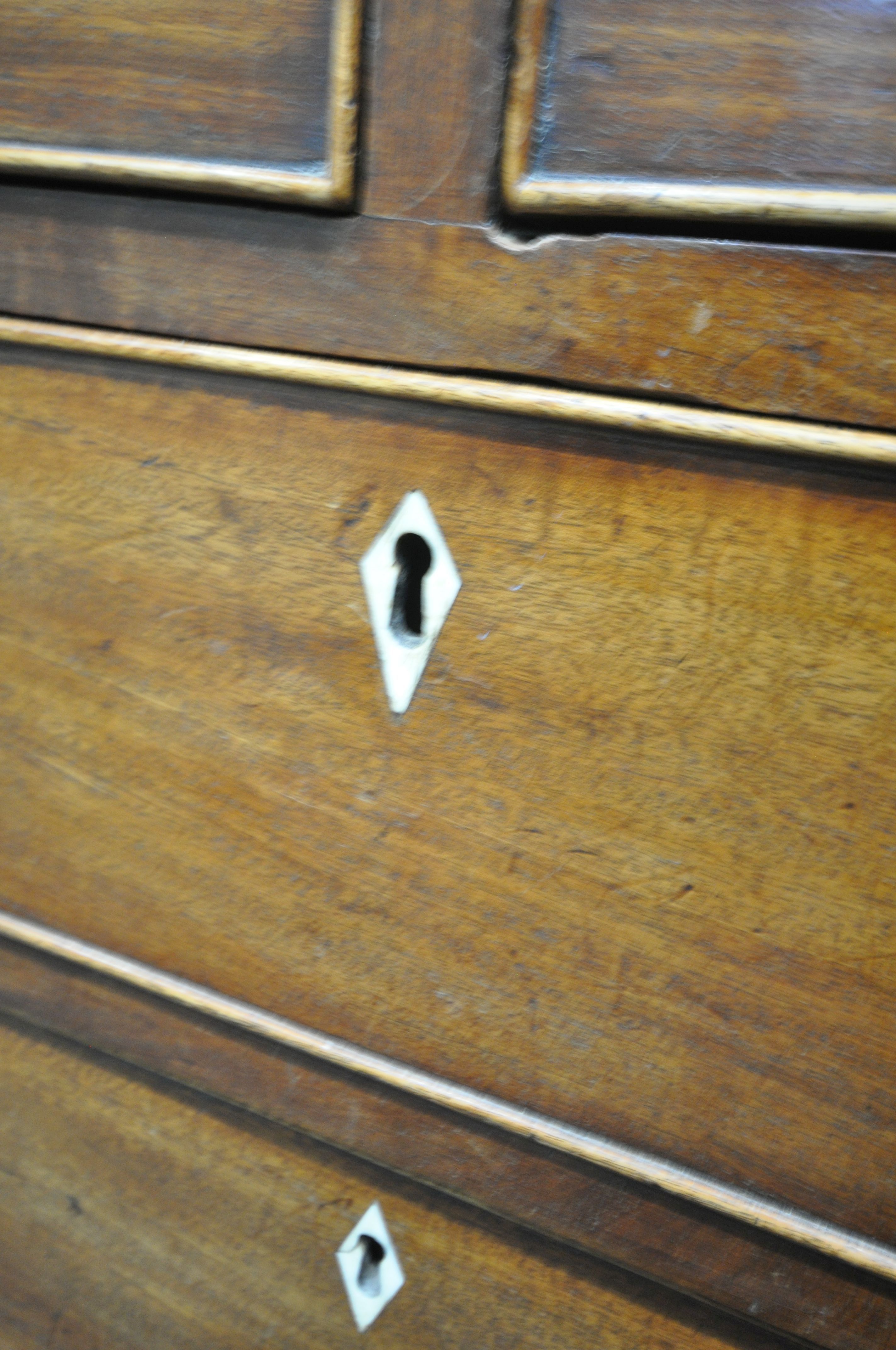 A GEORGIAN MAHOGANY CHEST OF TWO SHORT OVER THREE LONG GRADUATED DRAWERS, with ivory escutcheons and - Image 5 of 5