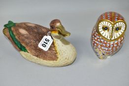 A ROYAL CROWN DERBY BARN OWL PAPERWEIGHT AND A THOMAS BLAKEMORE LTD RESIN DUCK FIGURE, the