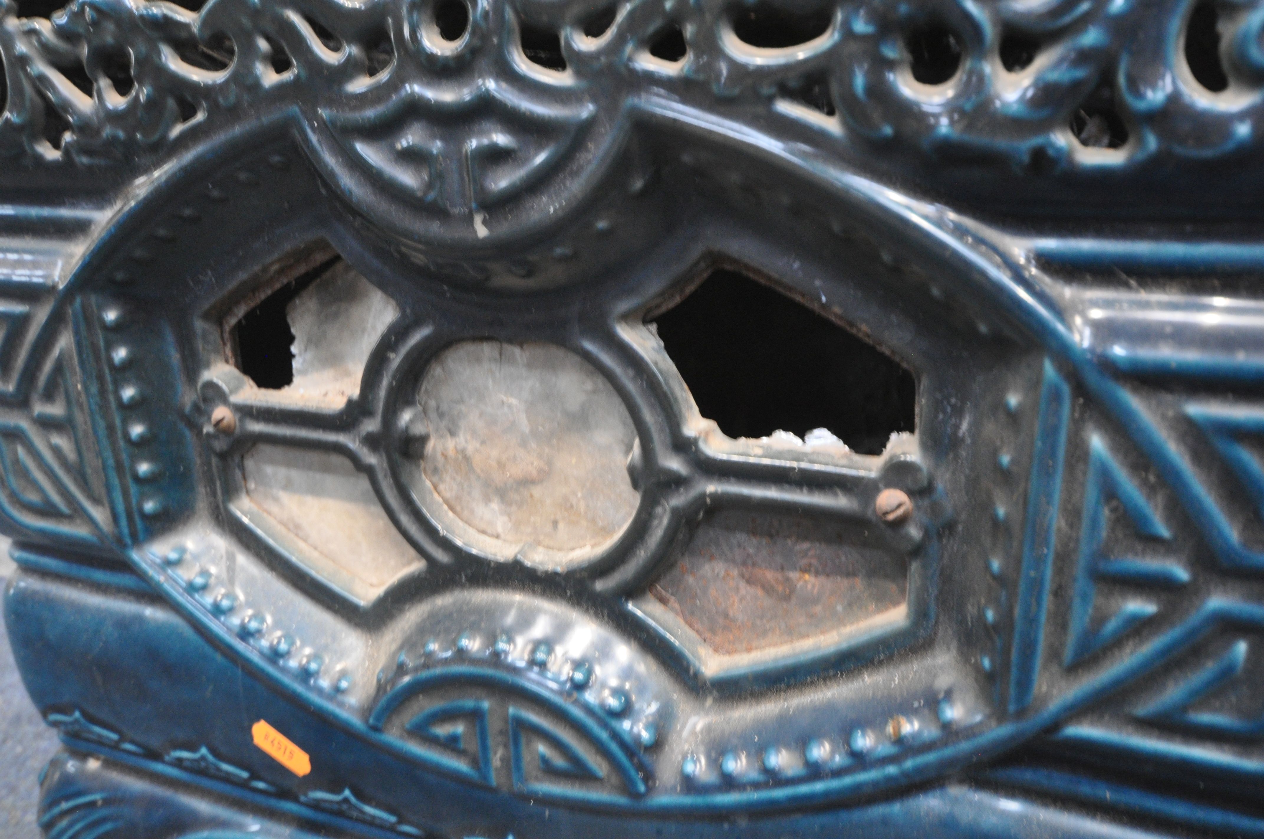 A SMALL FRENCH TURQUOISE ENAMEL CAST IRON STOVE, stamped Faure Revin, with a pierced hinged lid, a - Bild 3 aus 4