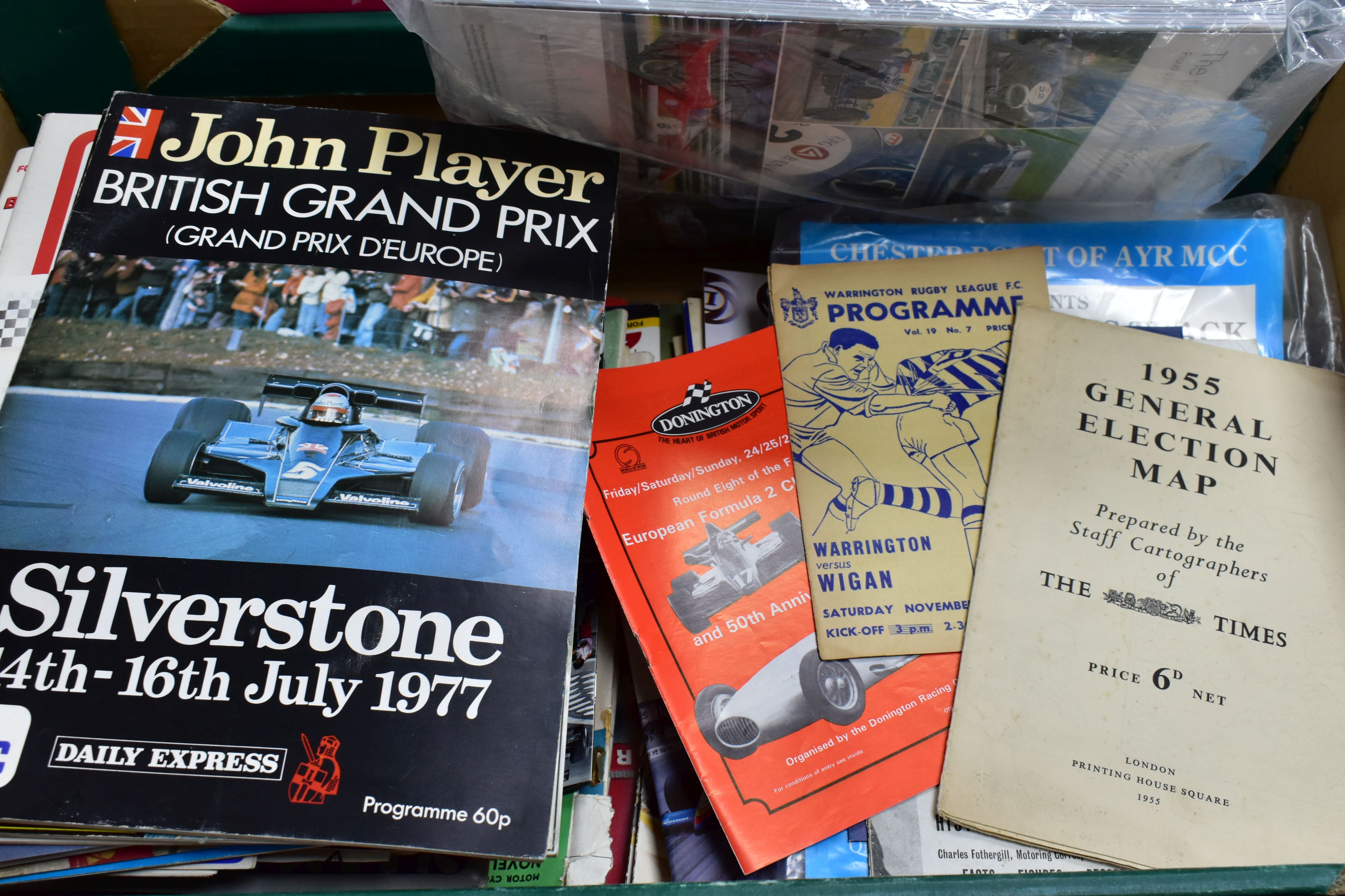 MOTOR RACING PROGRAMMES, two boxes containing a large quantity of motor racing programmes (150- - Bild 4 aus 6