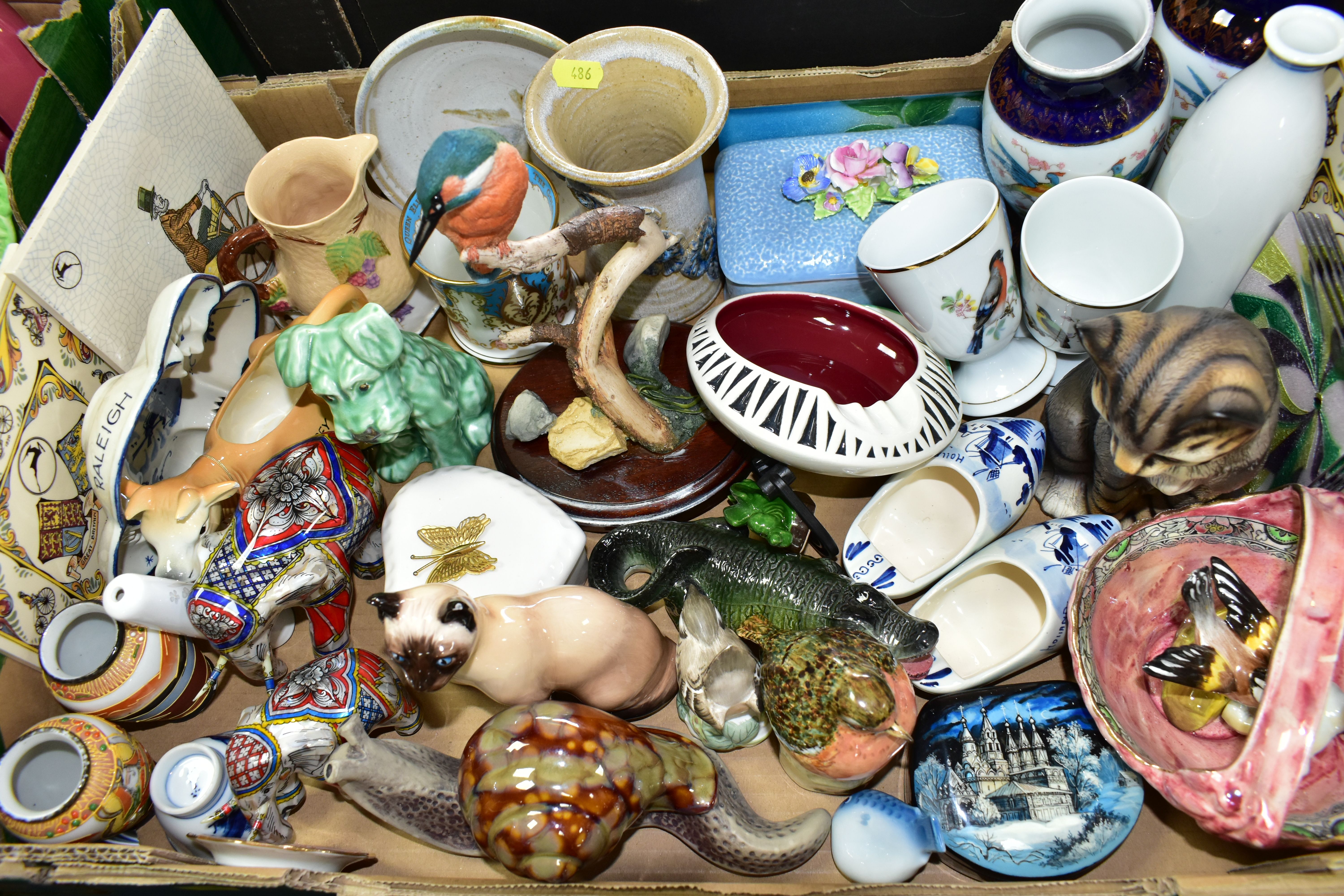 SIX BOXES OF CERAMICS, DINNERWARE AND ORNAMENTS, to include Royal Worcester 'Evesham' pattern - Bild 3 aus 8