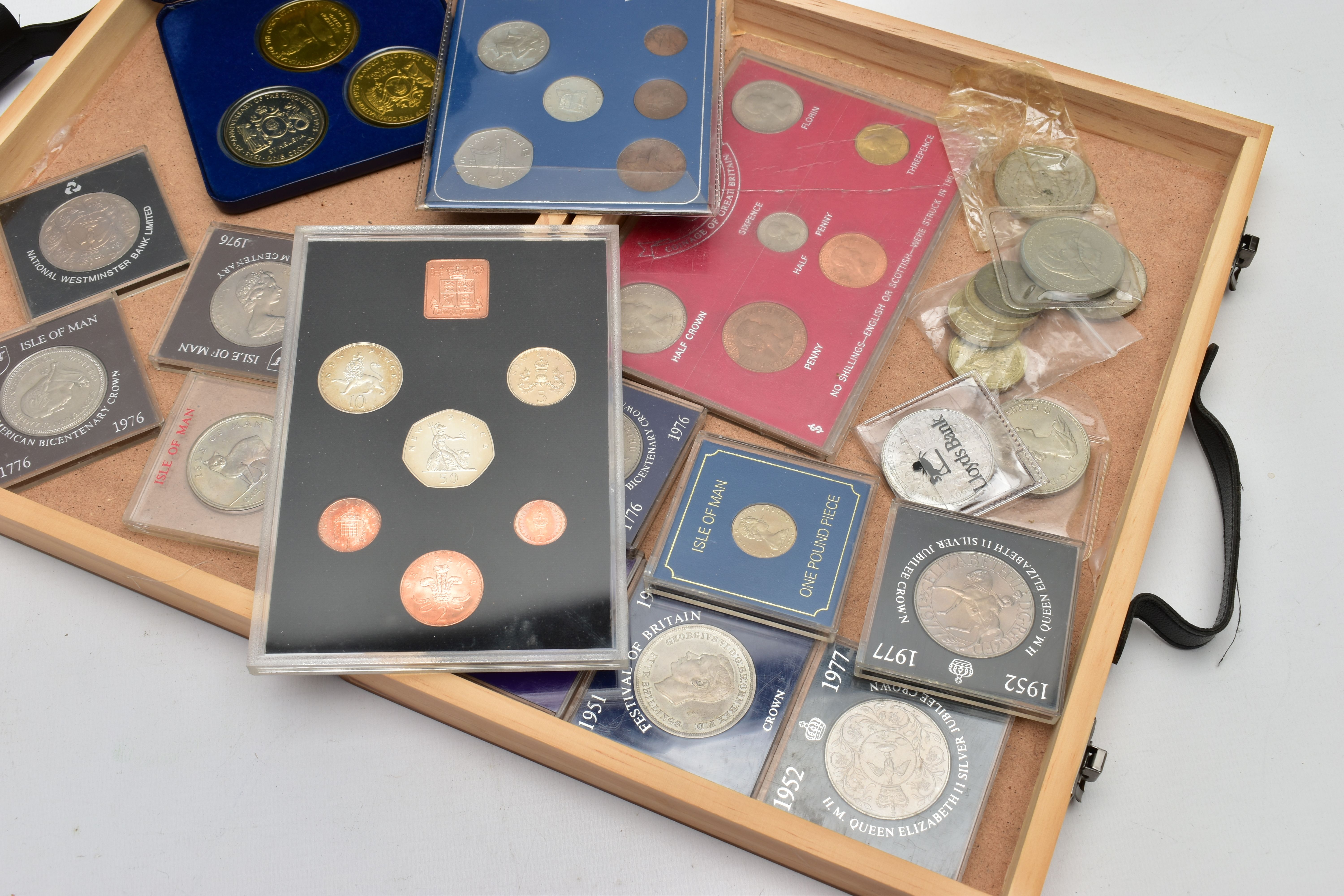 A SMALL WOODEN CASE OF COINS AND COMMEMORATIVES, to include a cased and sealed three-coin 1978 St - Image 4 of 4