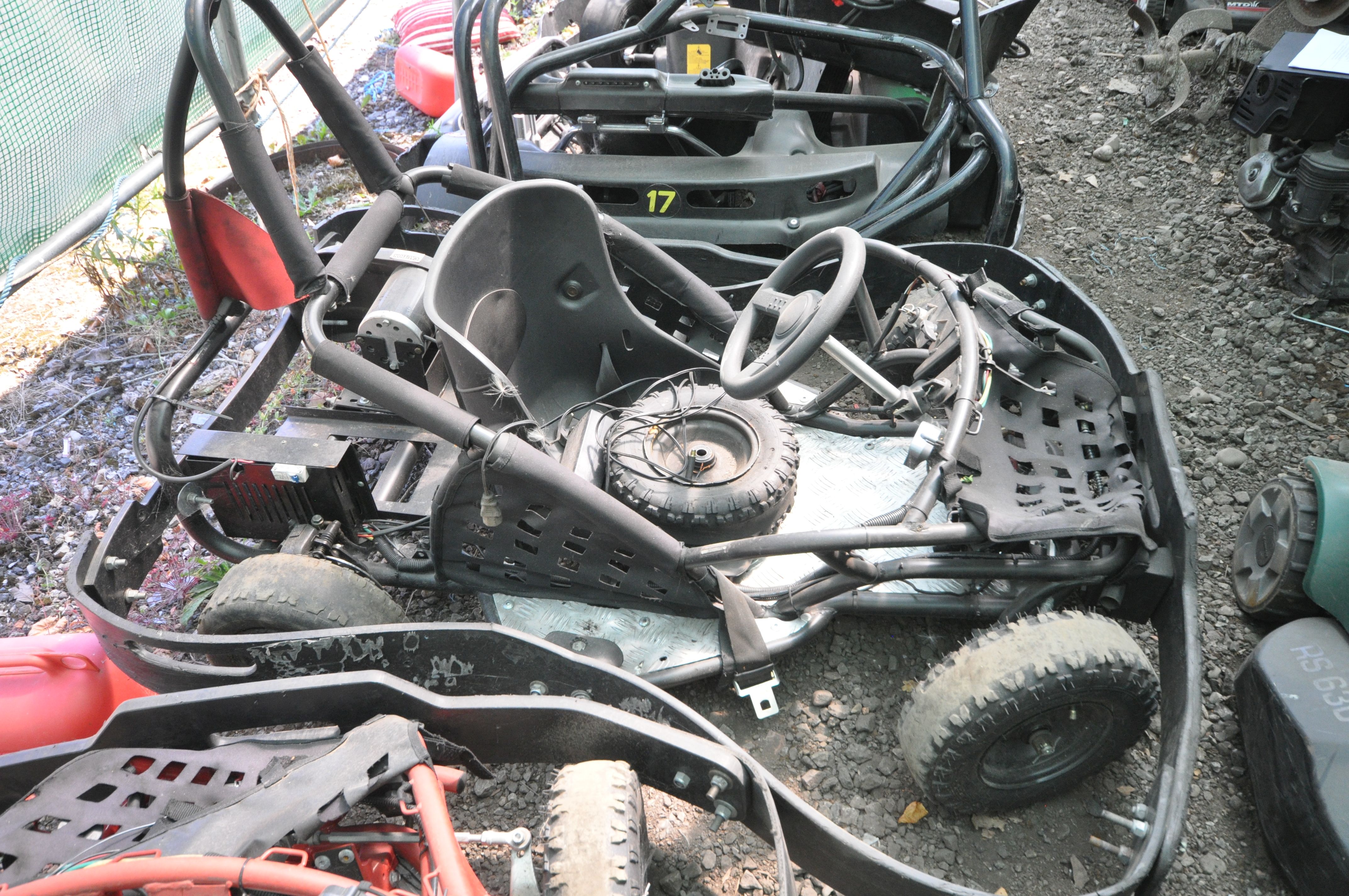 A HIGH PER OFF ROAD ELECTRIC GO CART looks to be complete apart from missing batteries (untested, - Bild 3 aus 3