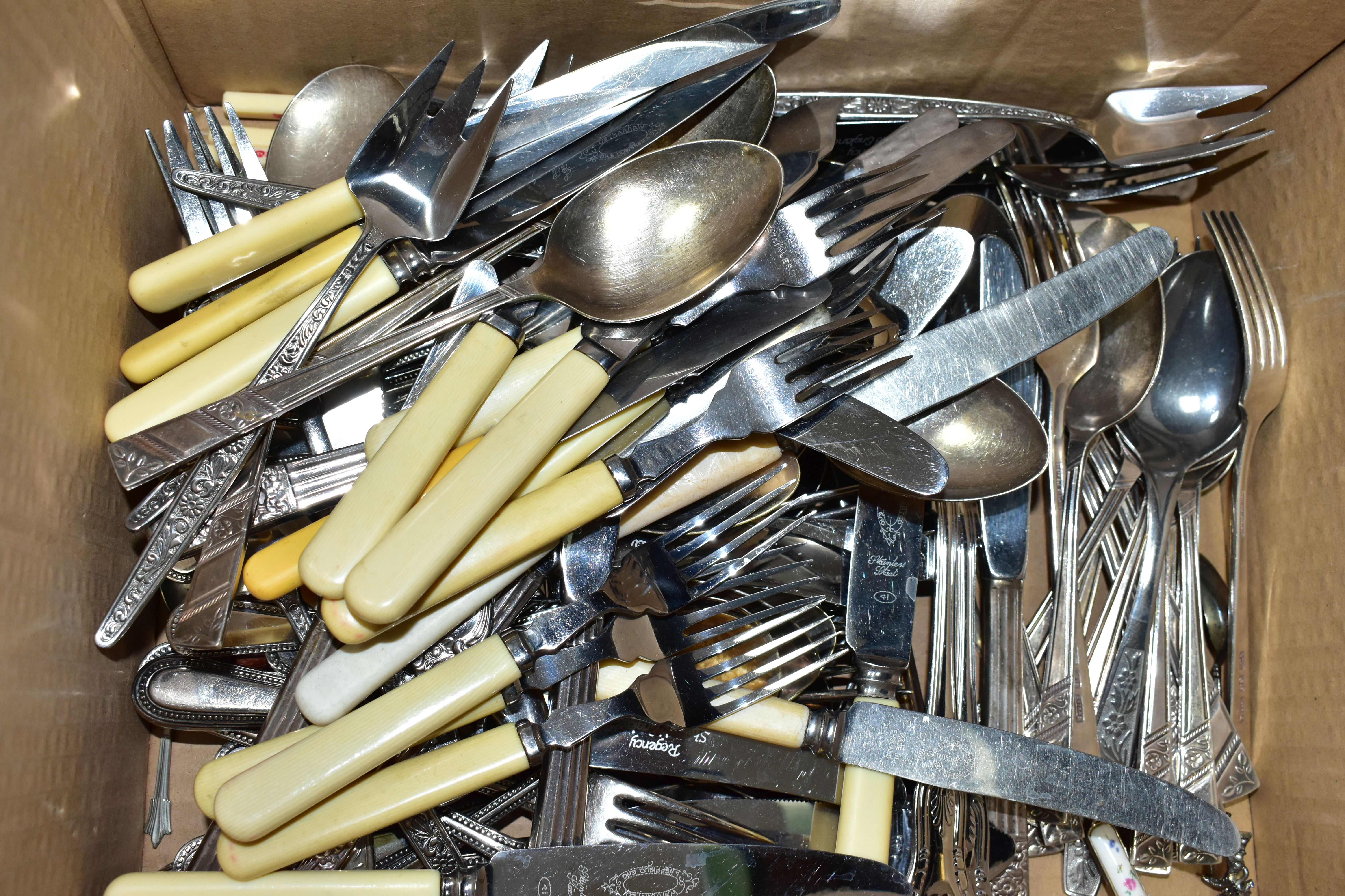 THREE BOXES OF METALWARE AND BOOKS, to include a quantity of stainless steel cutlery, a Parkin - Bild 4 aus 7