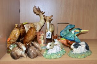 A GROUP OF THIRTEEN BESWICK BIRD AND ANIMAL FIGURES AND SCULPTURES, including a Kingfisher -