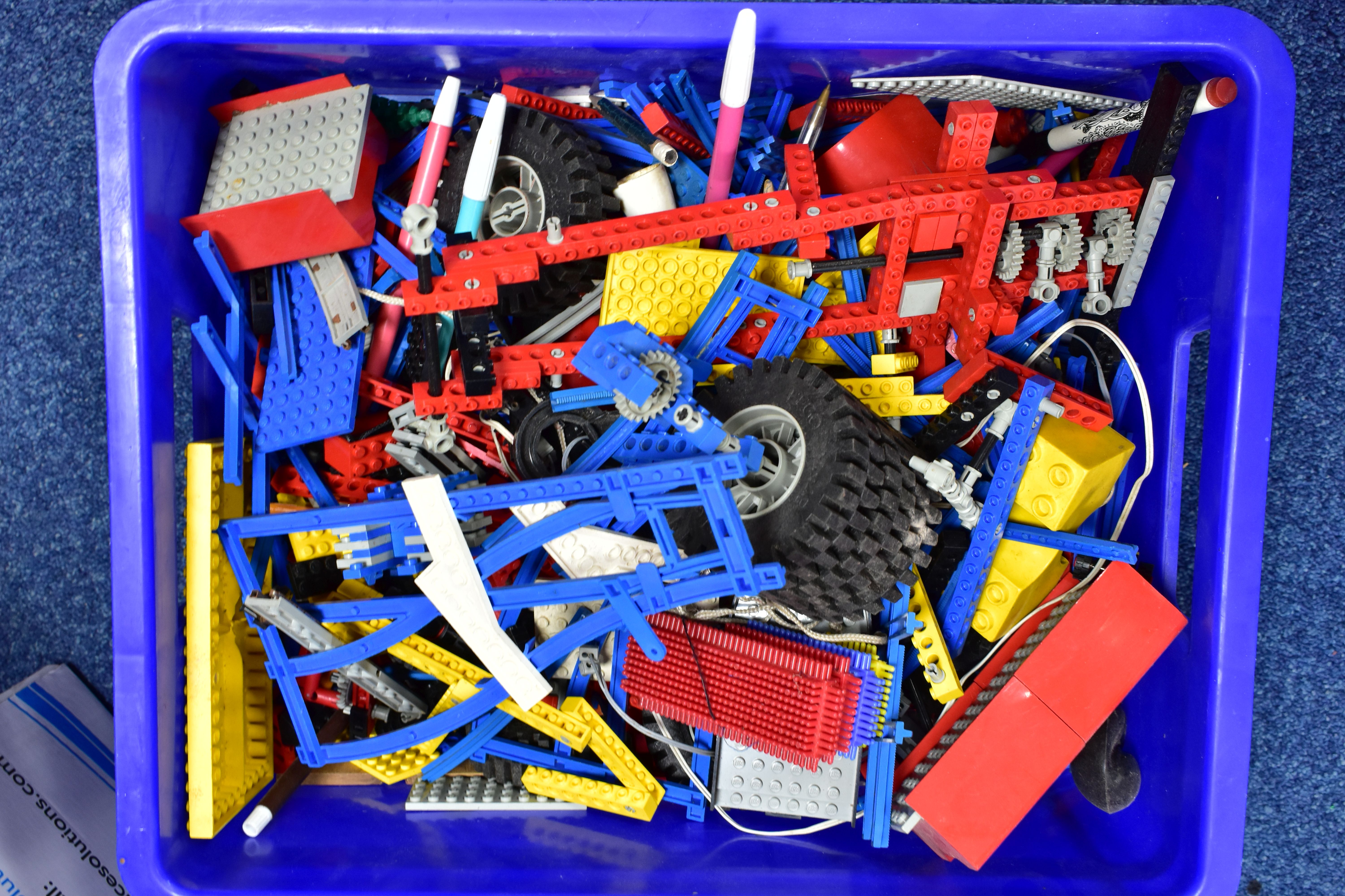 SIX BOXES OF LEGO, OTHER TOYS AND GAMES, to include a quantity of mixed Lego in four boxes, - Bild 6 aus 7