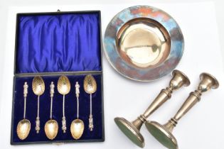 A SILVER DISH AND TEASPOONS, of a round polished form, gilt interior to the bowl with personal