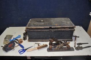 A WOODEN TOOLCHEST AND TOOLS to include a quantity of vintage tools, Record planes, wooden block