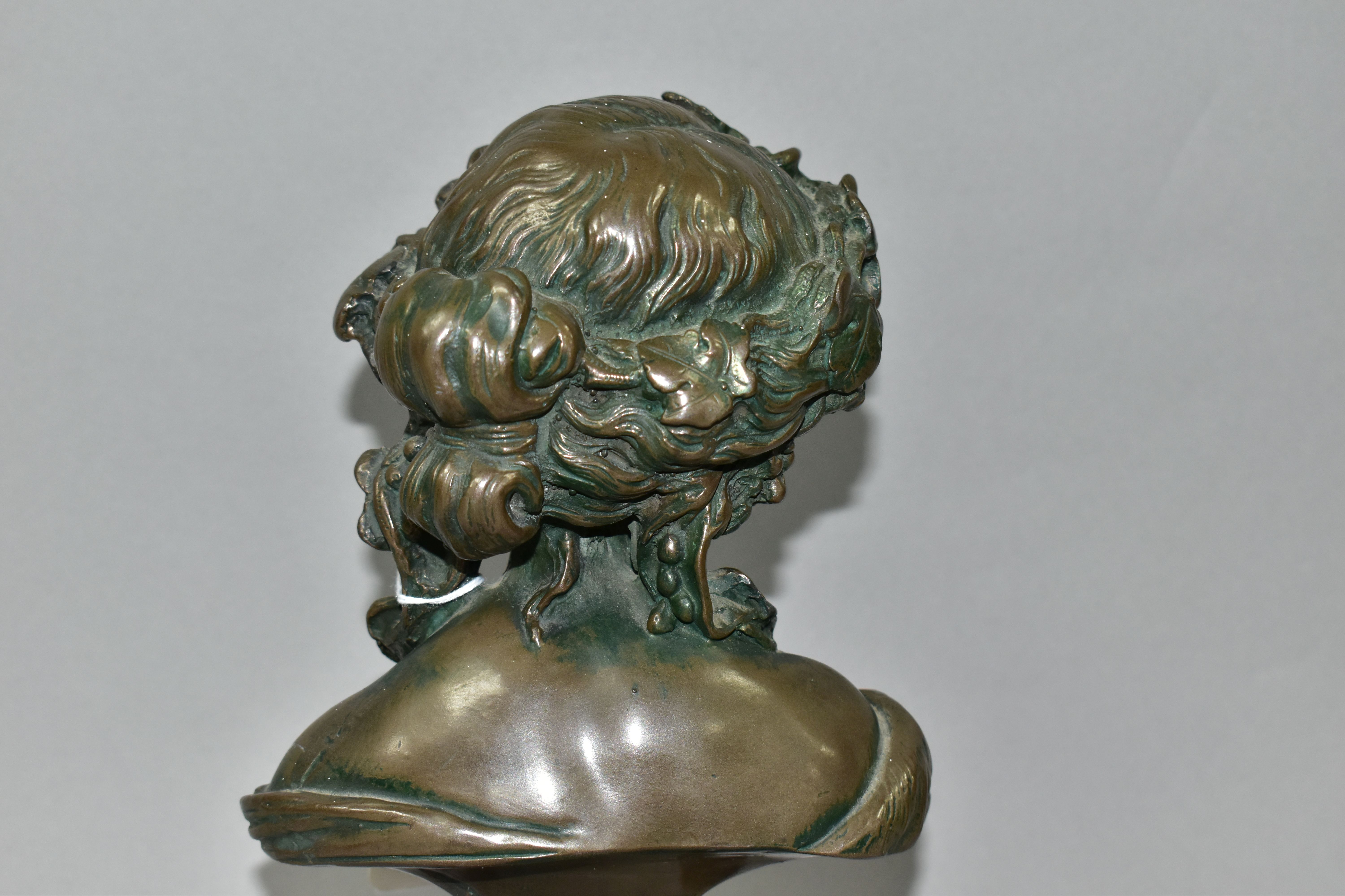 A REPRODUCTION BUST OF A LADY, bronzed effect, on a square marble base, height 23.5cm (1) (Condition - Bild 2 aus 4