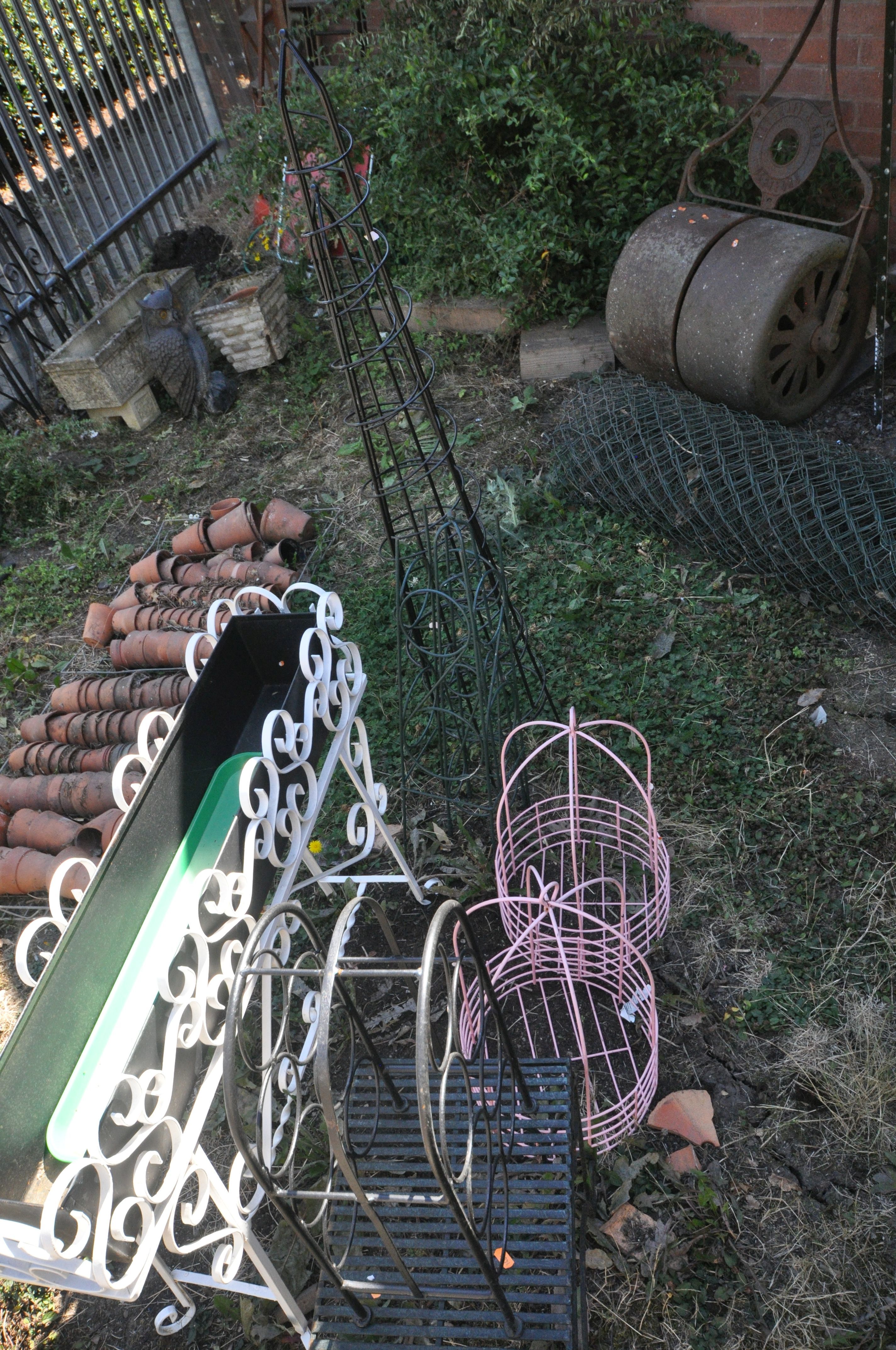 A QUANTITY OF METAL GARDEN ITEMS, to include a wrought iron rectangular planter on a stand, length - Image 2 of 2