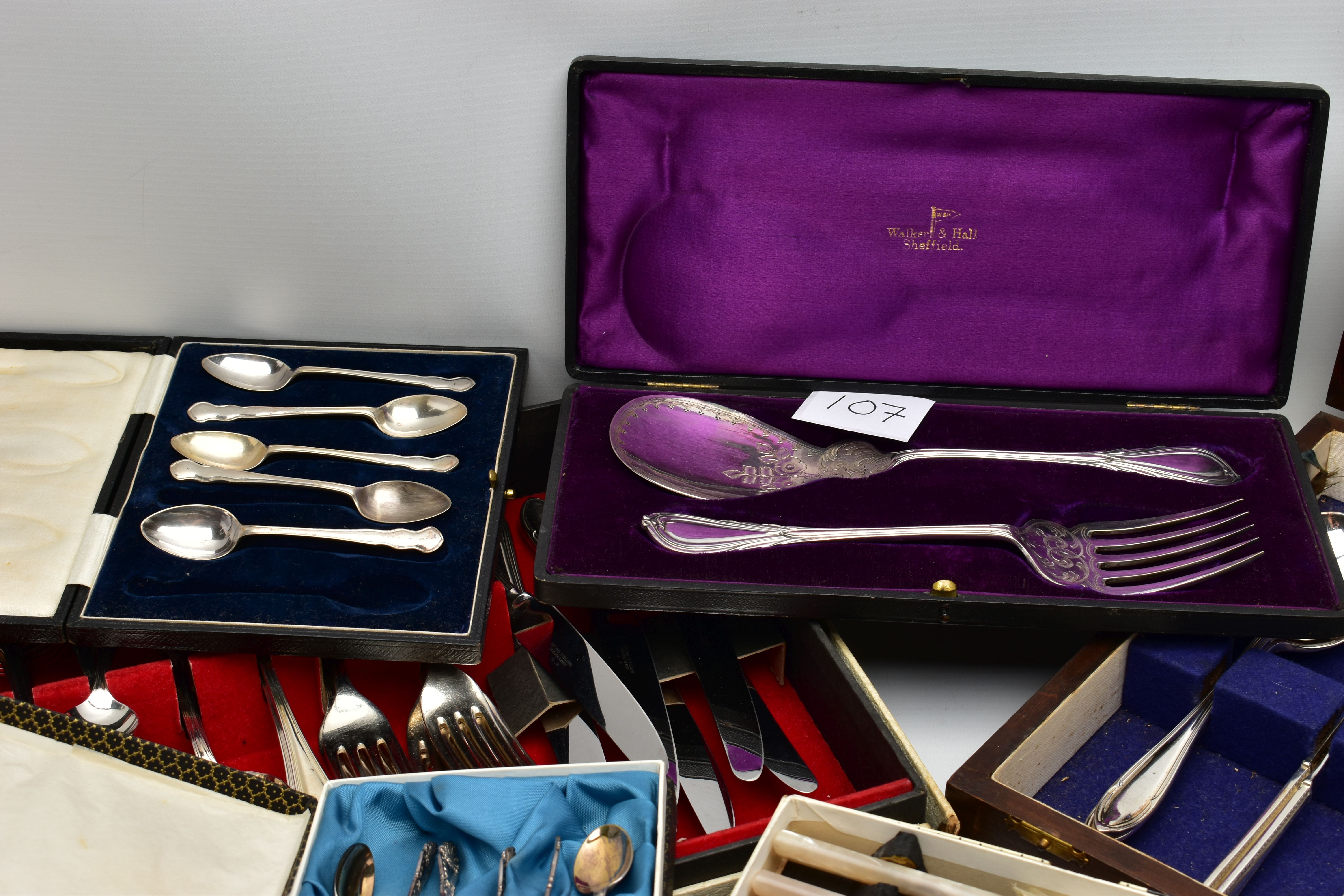 A LARGE SELECTION OF INCOMPLETE CANTEEN AND WHITE METAL CUTLERY SETS, to include eleven cased - Bild 3 aus 4