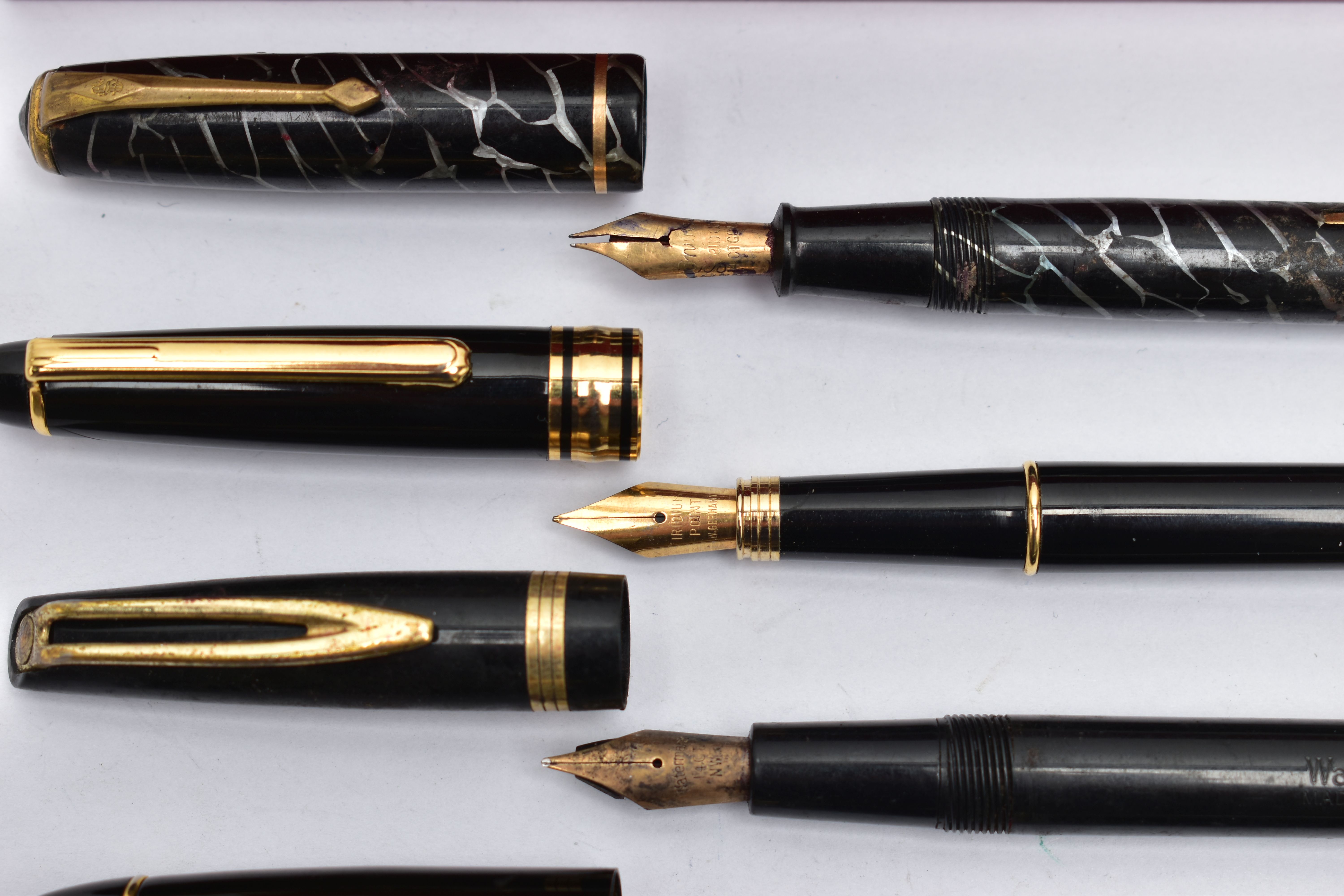 A SELECTION OF PENS, to include a 'Sheaffer' gold plated fountain pen, a gold tone 'Papermate' - Image 3 of 4