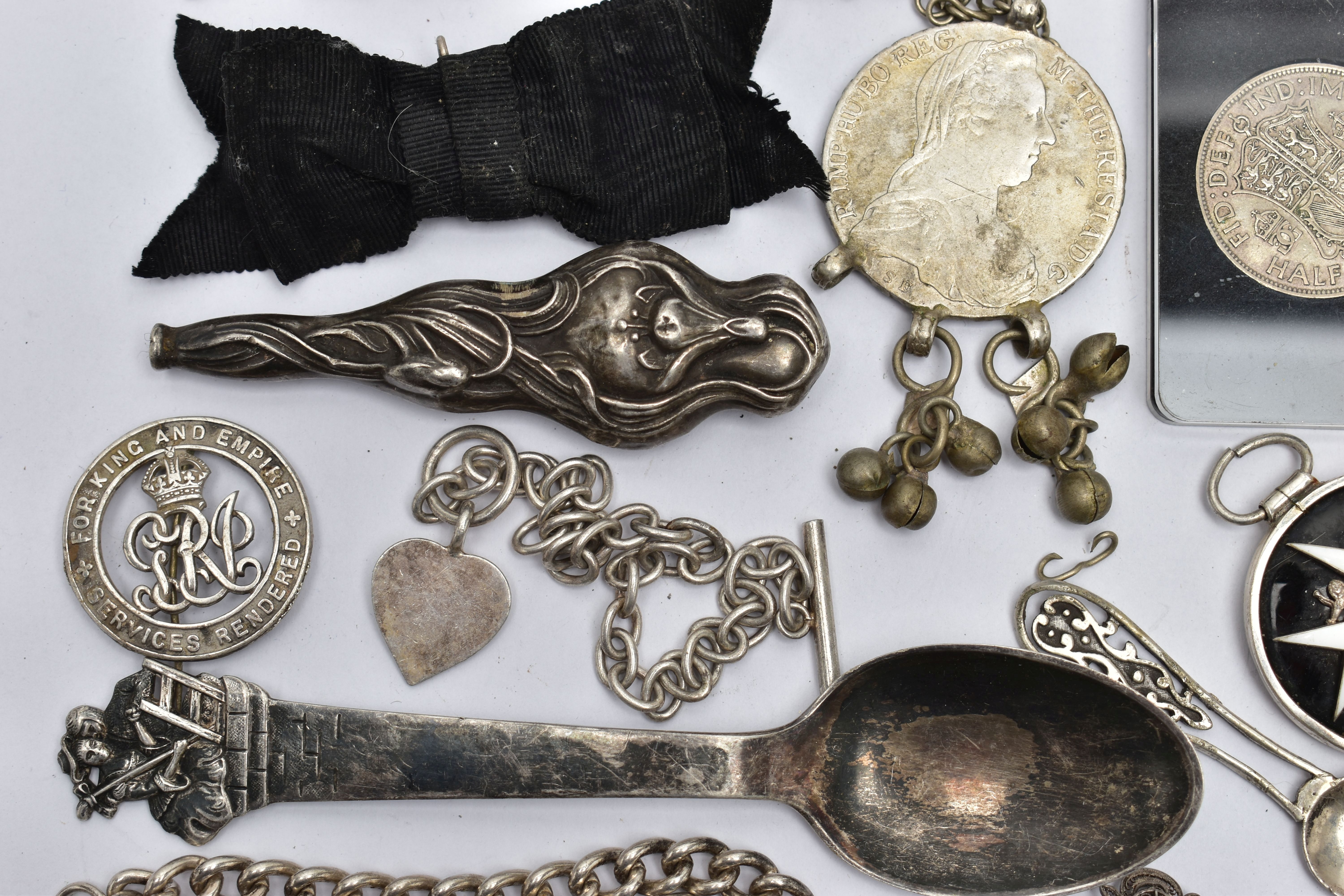 ASSORTED WHITE METAL ITEMS, to include an order of St John medallion, three white metal bracelets, a - Bild 3 aus 4