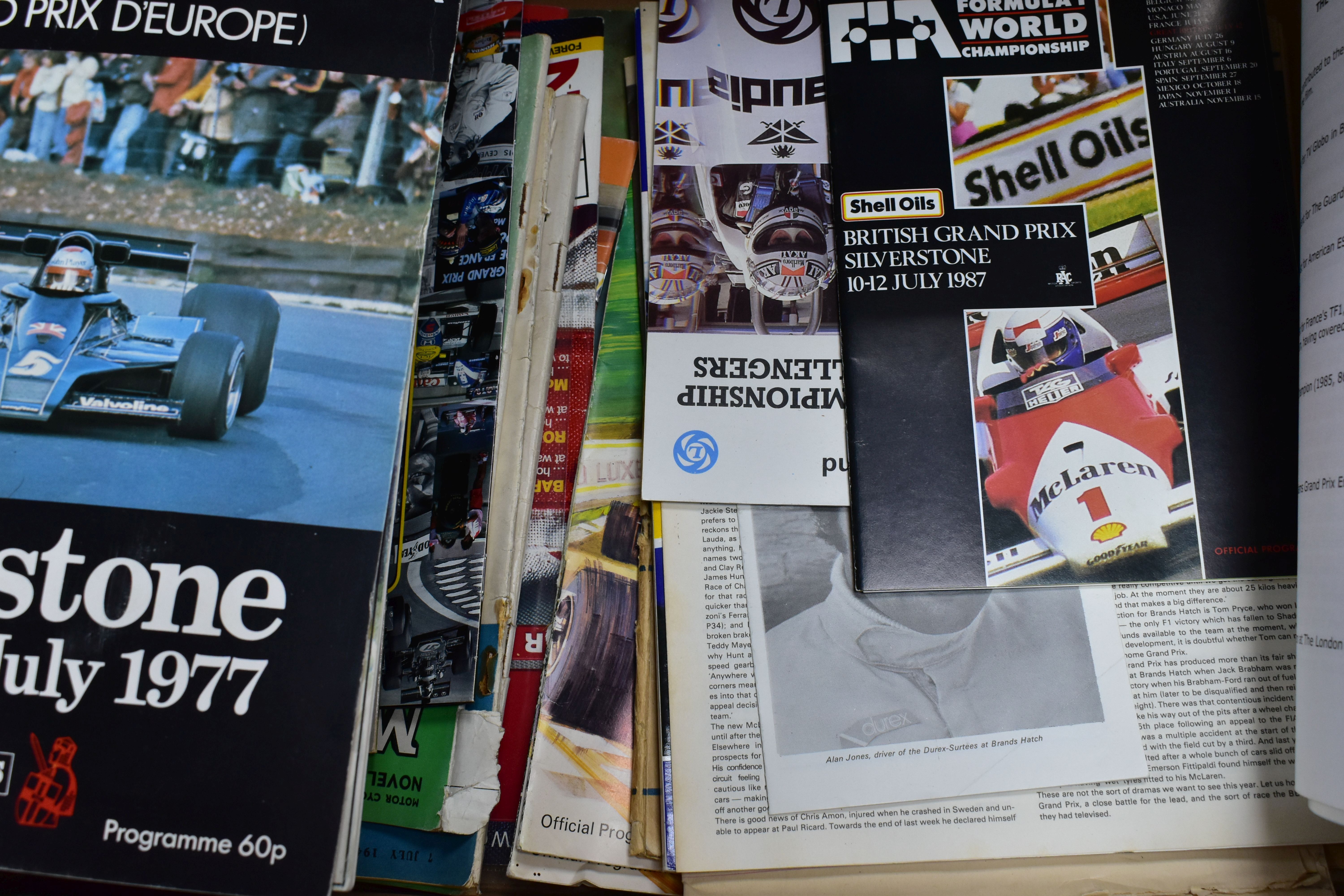 MOTOR RACING PROGRAMMES, two boxes containing a large quantity of motor racing programmes (150- - Bild 5 aus 6