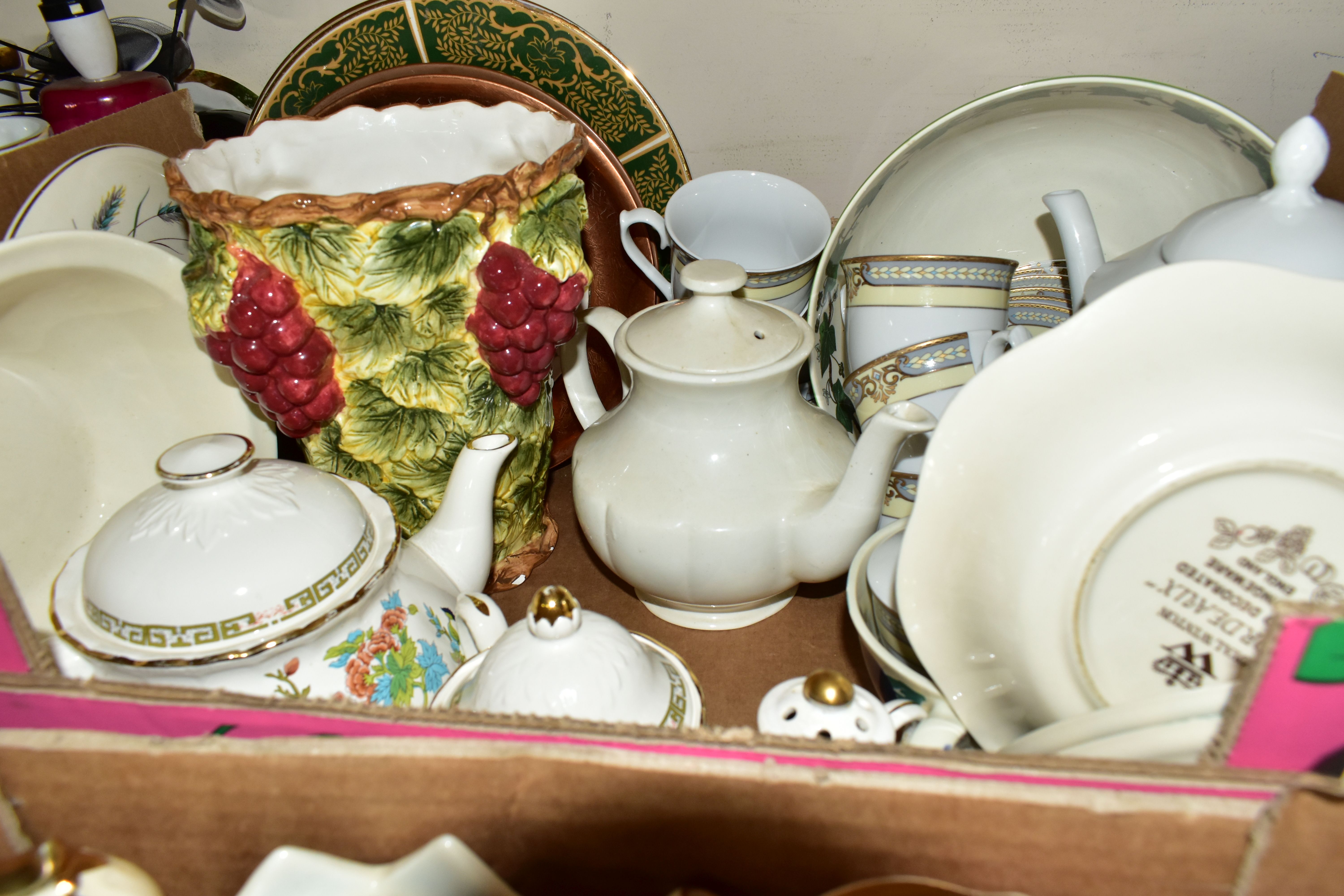 FIVE BOXES OF TEAPOTS, TEAWARES AND CERAMICS, to include an Apulum tea set, twenty teapots by - Image 3 of 7