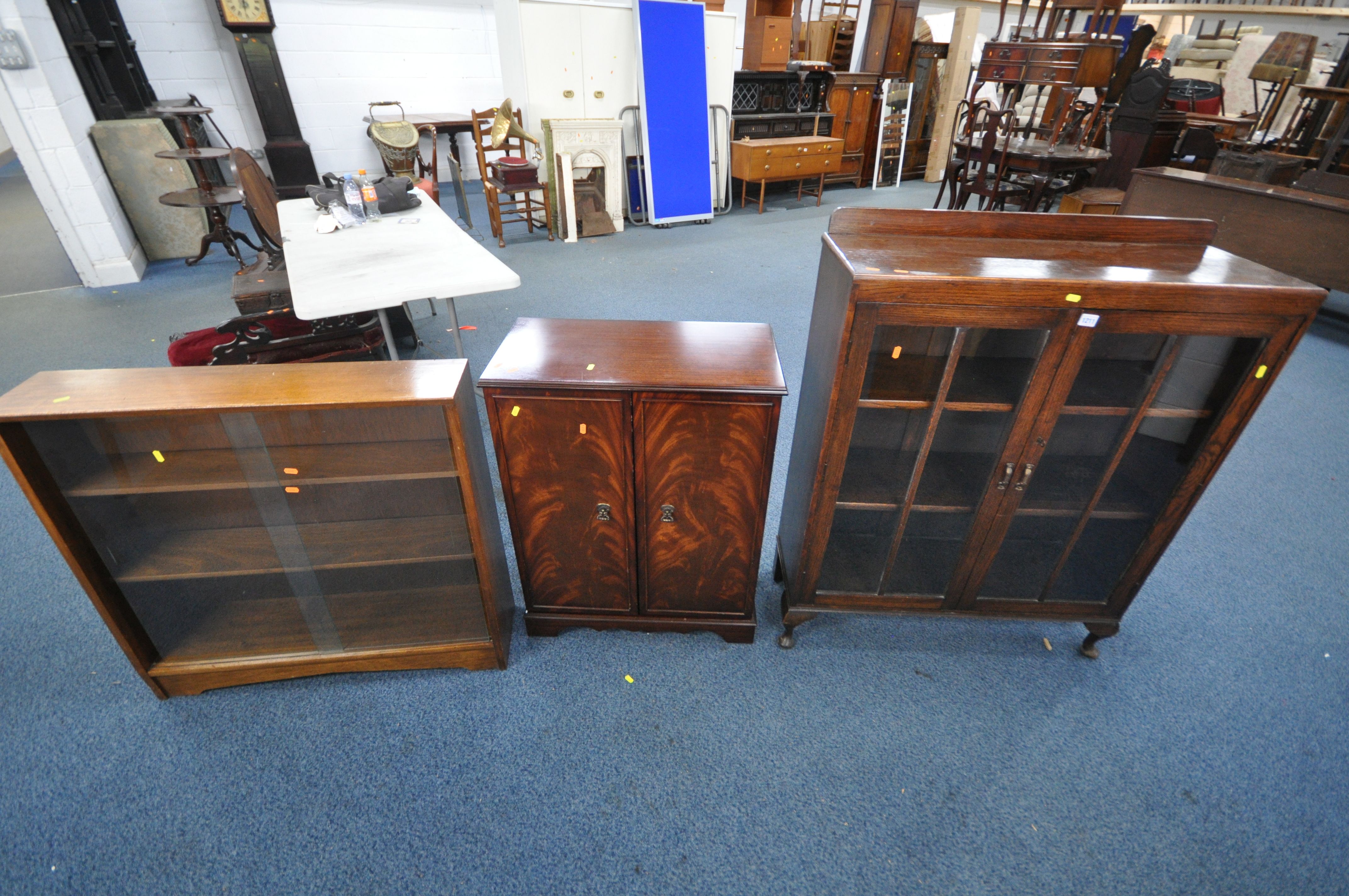 AN OAK GLAZED TWO DOOR BOOKCASE, width 92cm x depth 33cm x height 111cm (key) along with a teak