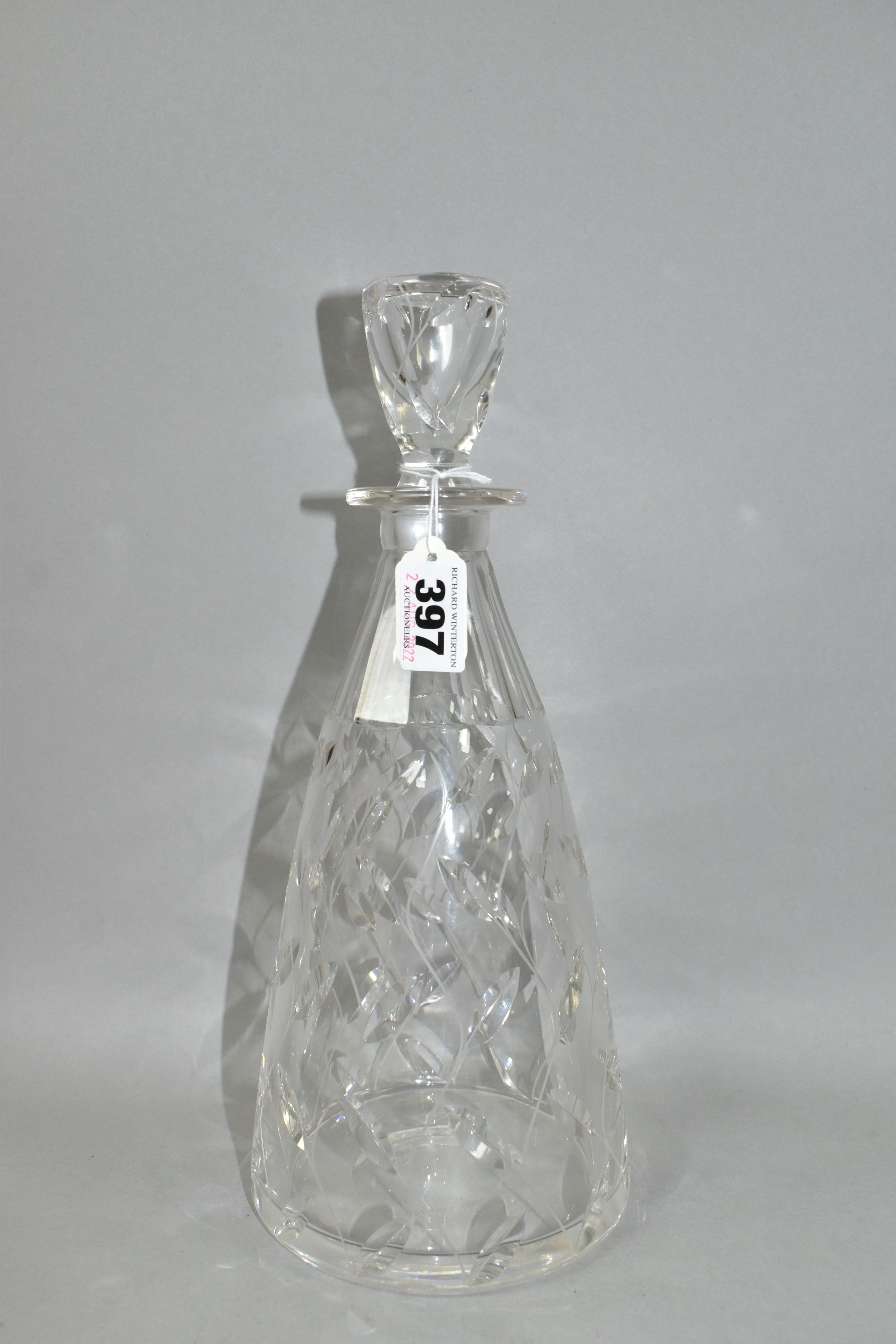 A CLYNE FARQUHARSON FOR JOHN WALSH CUT GLASS DECANTER, of conical form, in Leaf pattern, signed to - Bild 2 aus 6