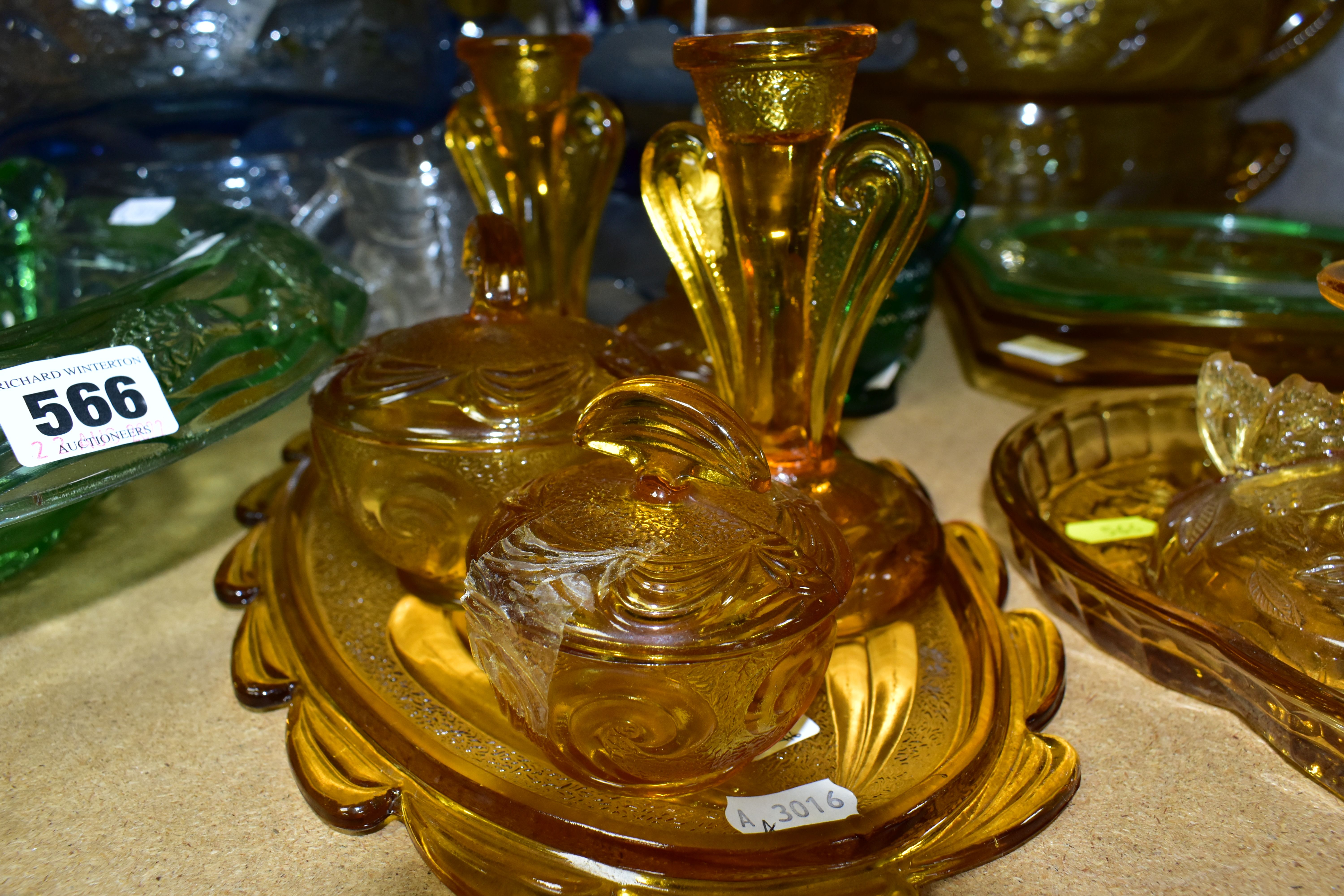 A COLLECTION OF BAGLEY GLASS AND OTHER ART DECO GLASSWARES, to include four Bagley Glass 1930s - Bild 3 aus 8