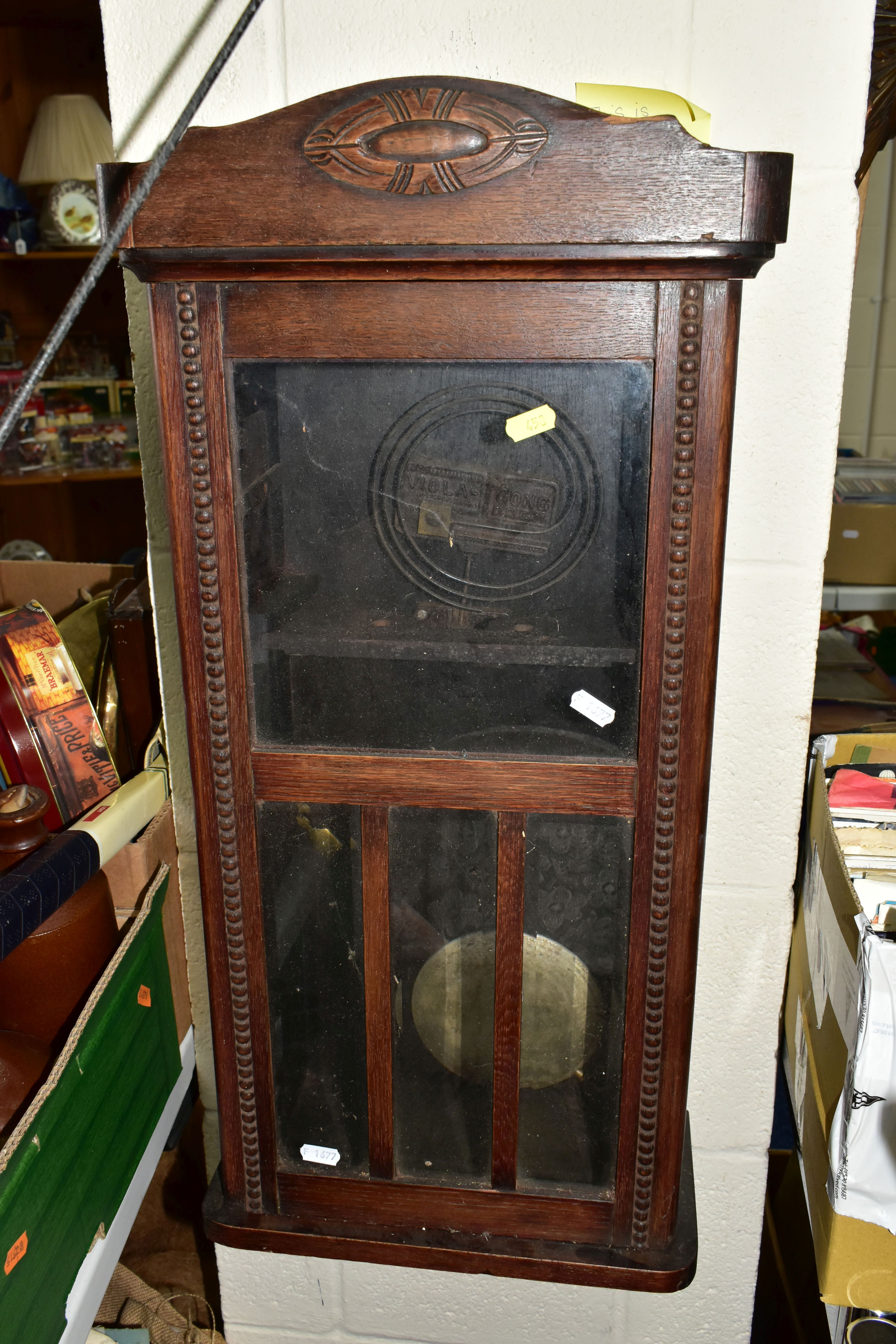 A BOX AND LOOSE CLOCKS, CLOCK PARTS AND CASES, to include two cases for wall clocks, three clocks - Bild 2 aus 6