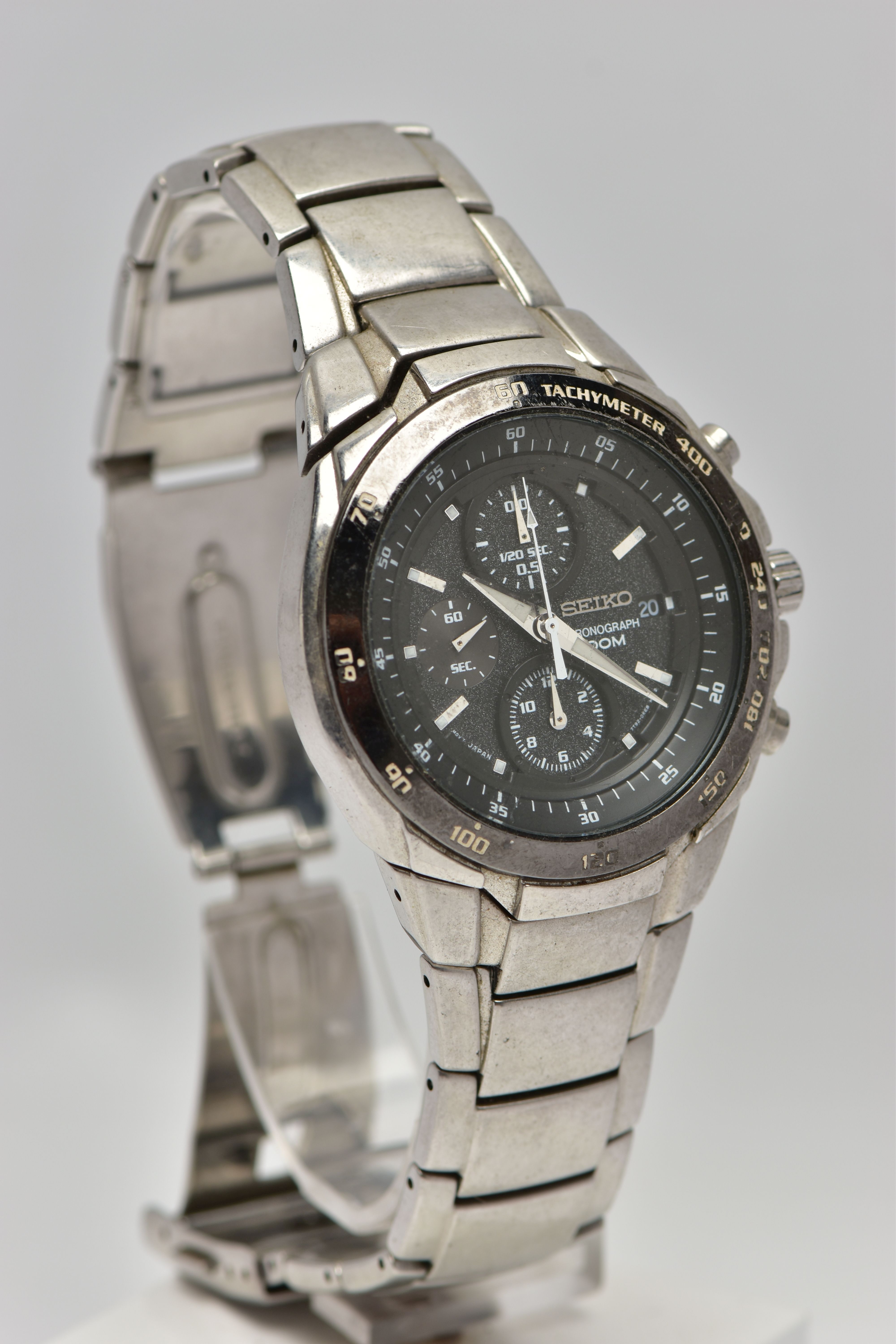 TWO GENTS WRISTWATCHES, the first a 'Seiko chronograph', round black dial, white spot markers, - Image 9 of 13