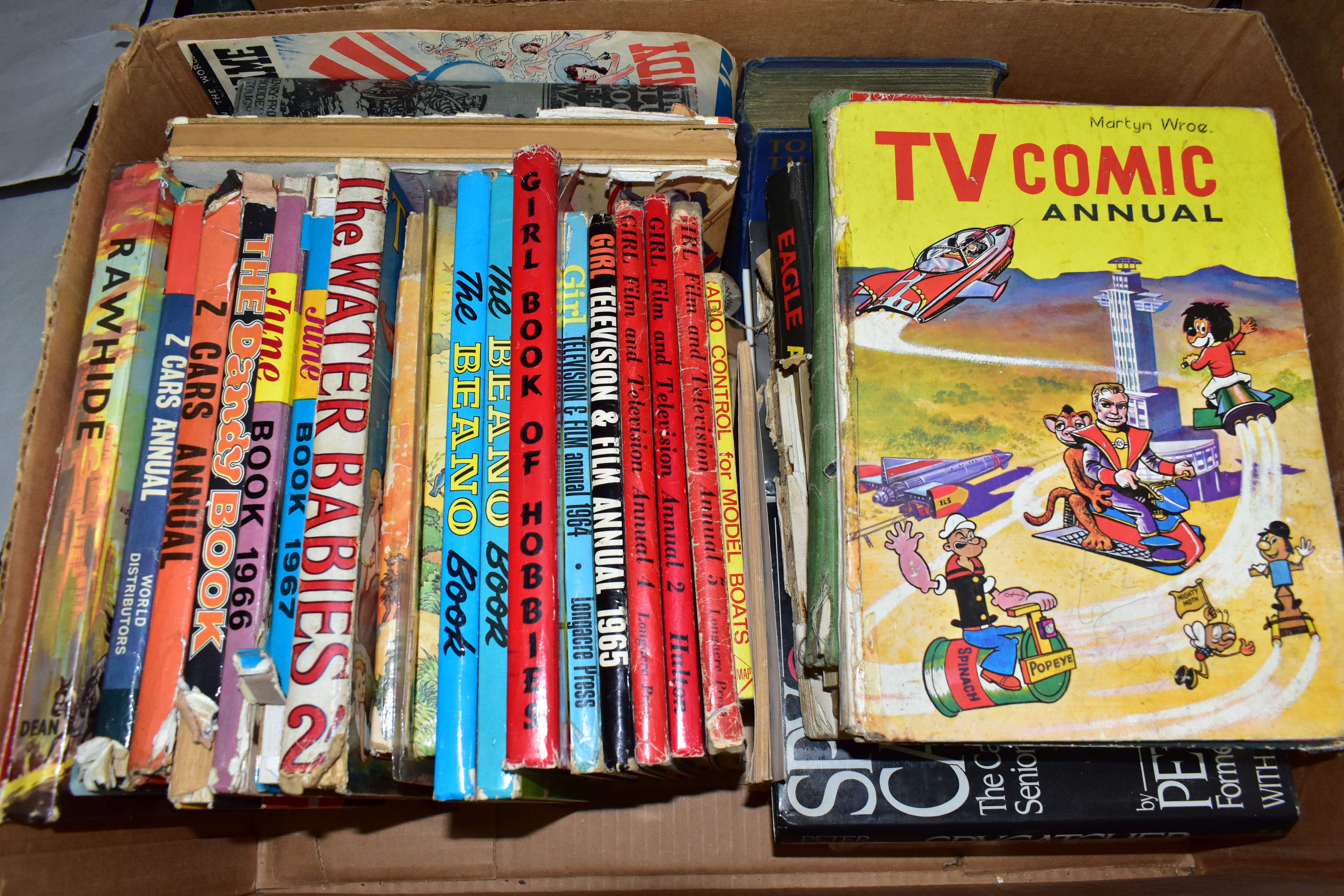 THREE BOXES OF VINTAGE CHILDREN'S BOOKS AND ANNUALS, including a box containing Enid Blyton 'Sunny - Bild 2 aus 5