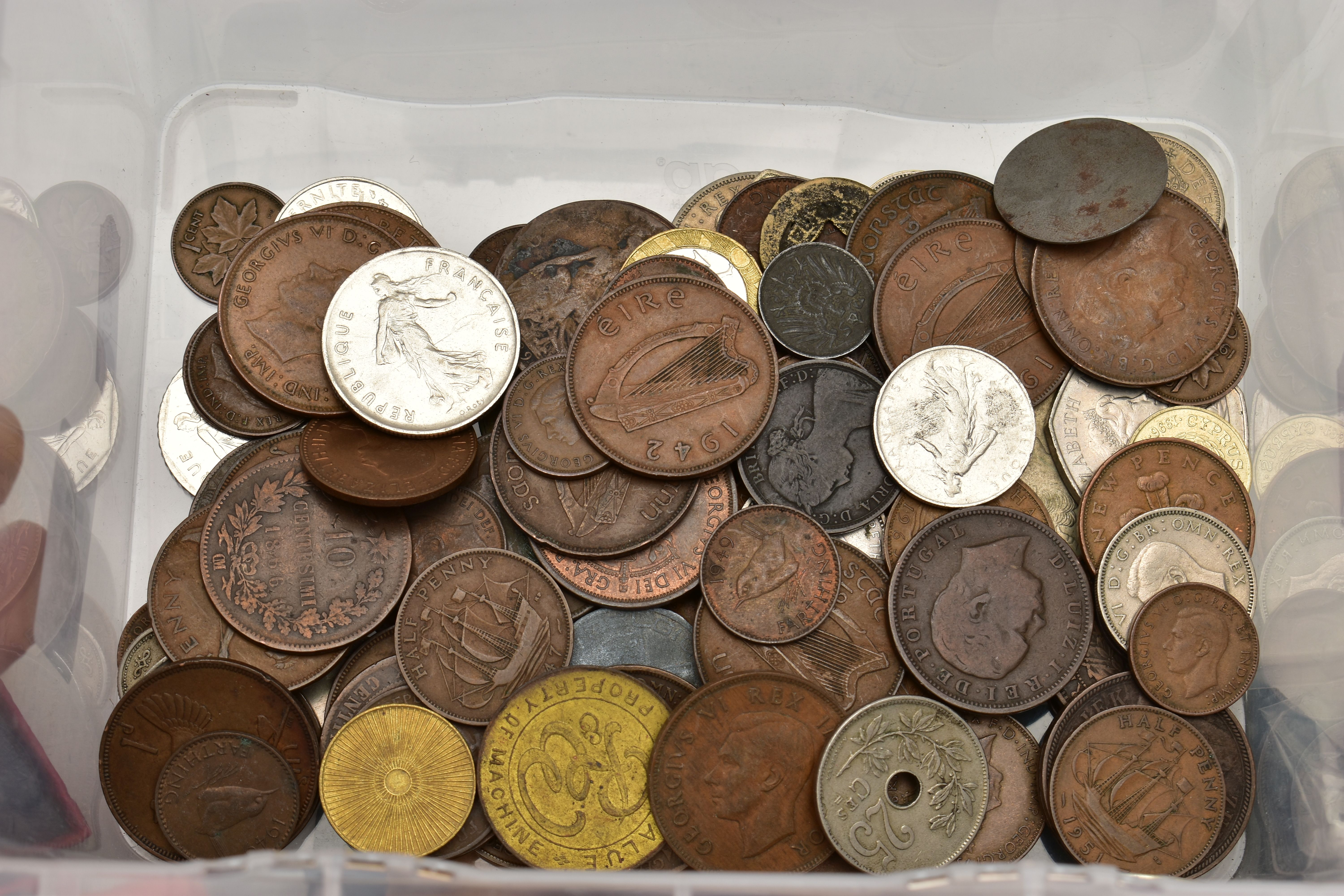 A PLASTIC TUB CONTAINING MIXED WORLD COINS TO INCLUDE, a sealed sterling silver uncirculated - Bild 5 aus 5