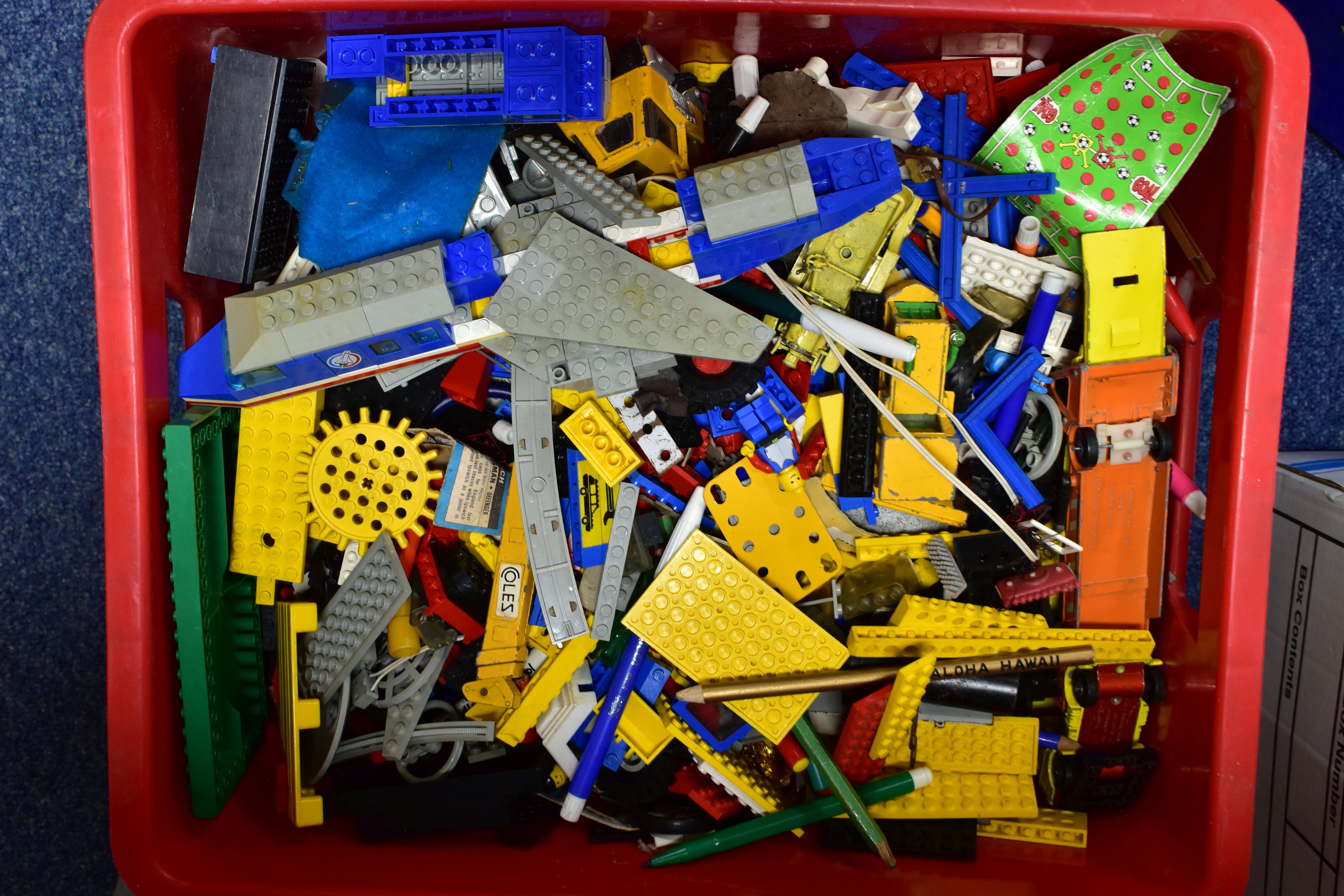 SIX BOXES OF LEGO, OTHER TOYS AND GAMES, to include a quantity of mixed Lego in four boxes, - Bild 7 aus 7