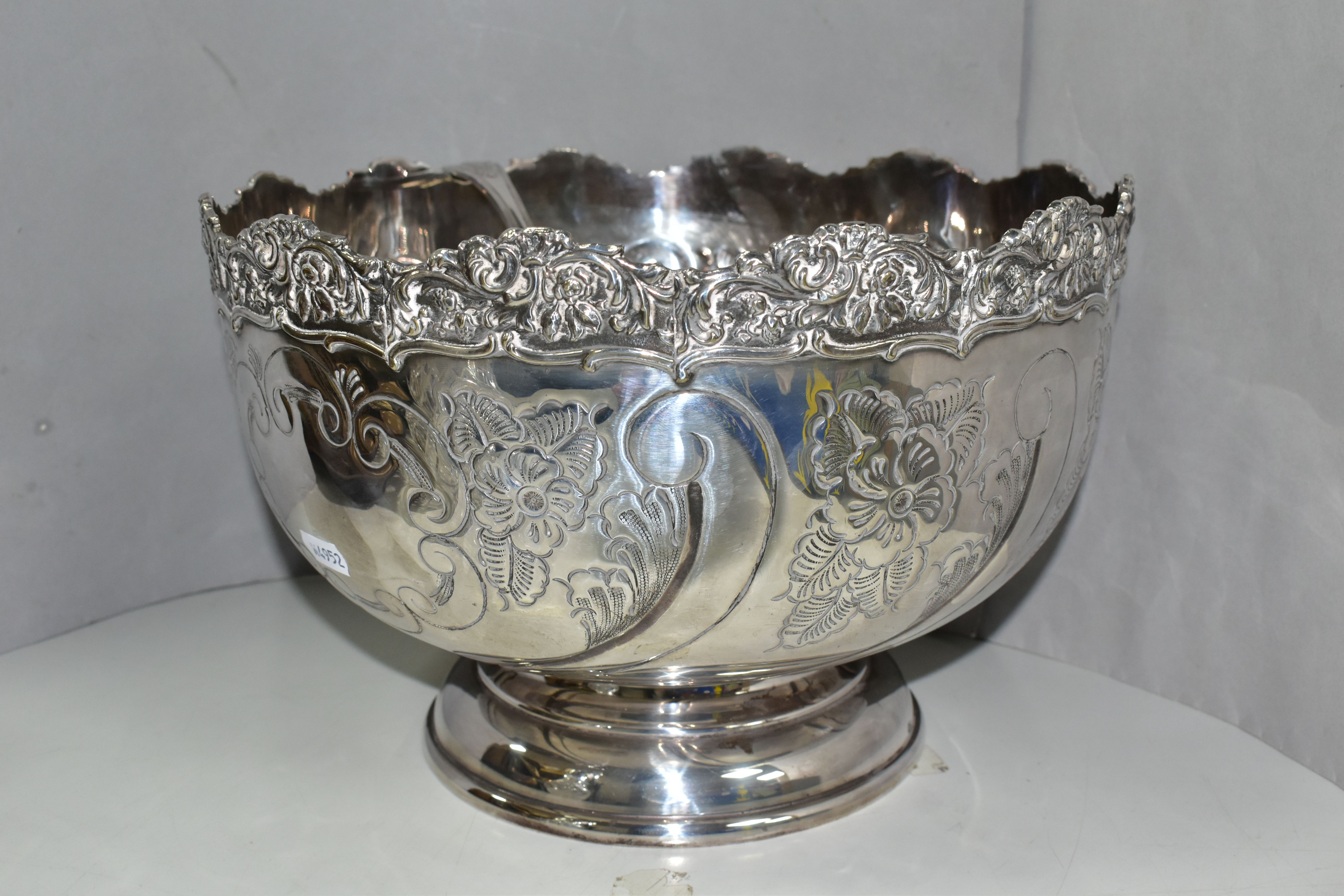 A GROUP OF SILVER PLATED ITEMS, to include a pair of cut glass plated claret jugs, a large punch - Bild 2 aus 4