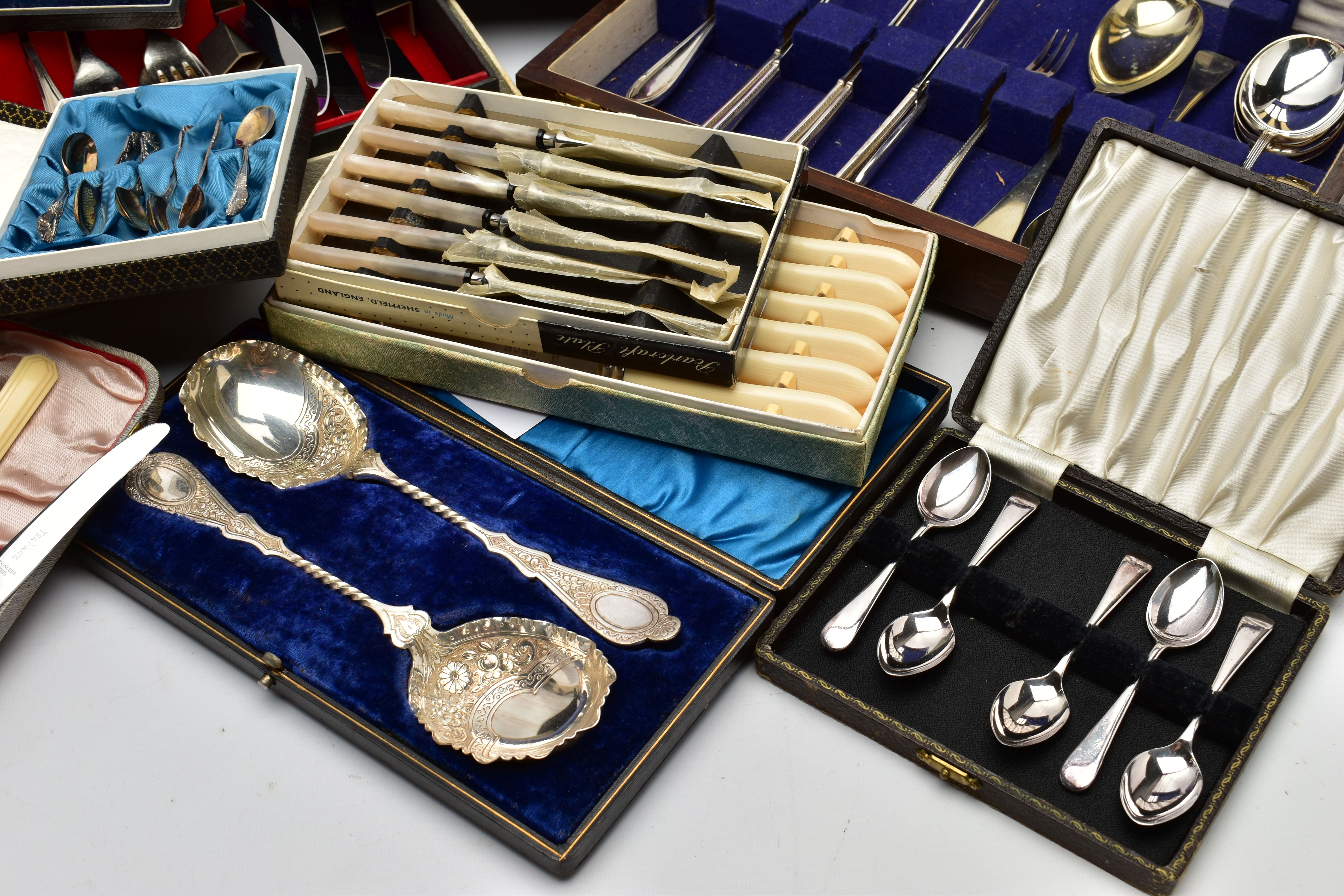 A LARGE SELECTION OF INCOMPLETE CANTEEN AND WHITE METAL CUTLERY SETS, to include eleven cased - Bild 2 aus 4