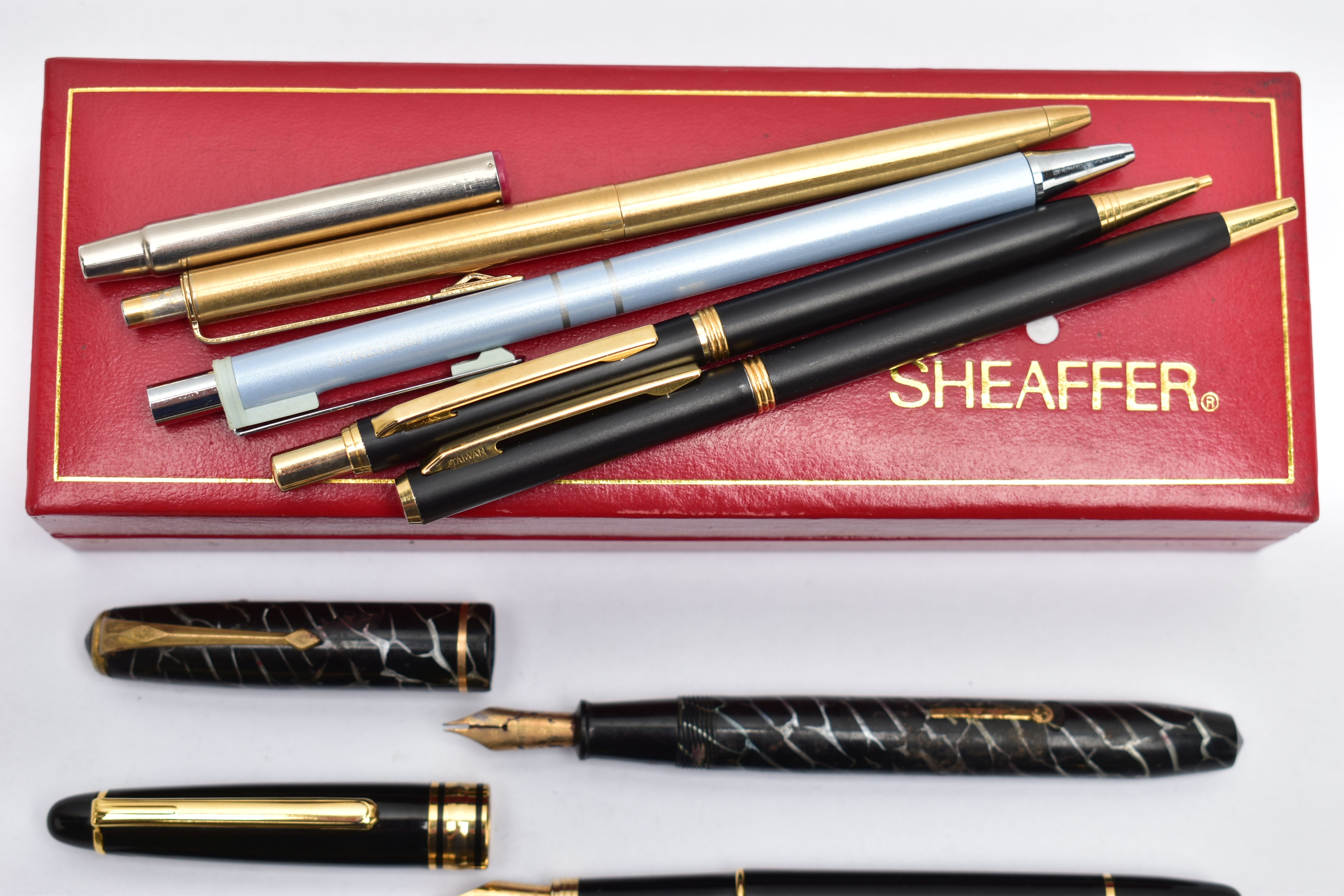 A SELECTION OF PENS, to include a 'Sheaffer' gold plated fountain pen, a gold tone 'Papermate' - Image 2 of 4