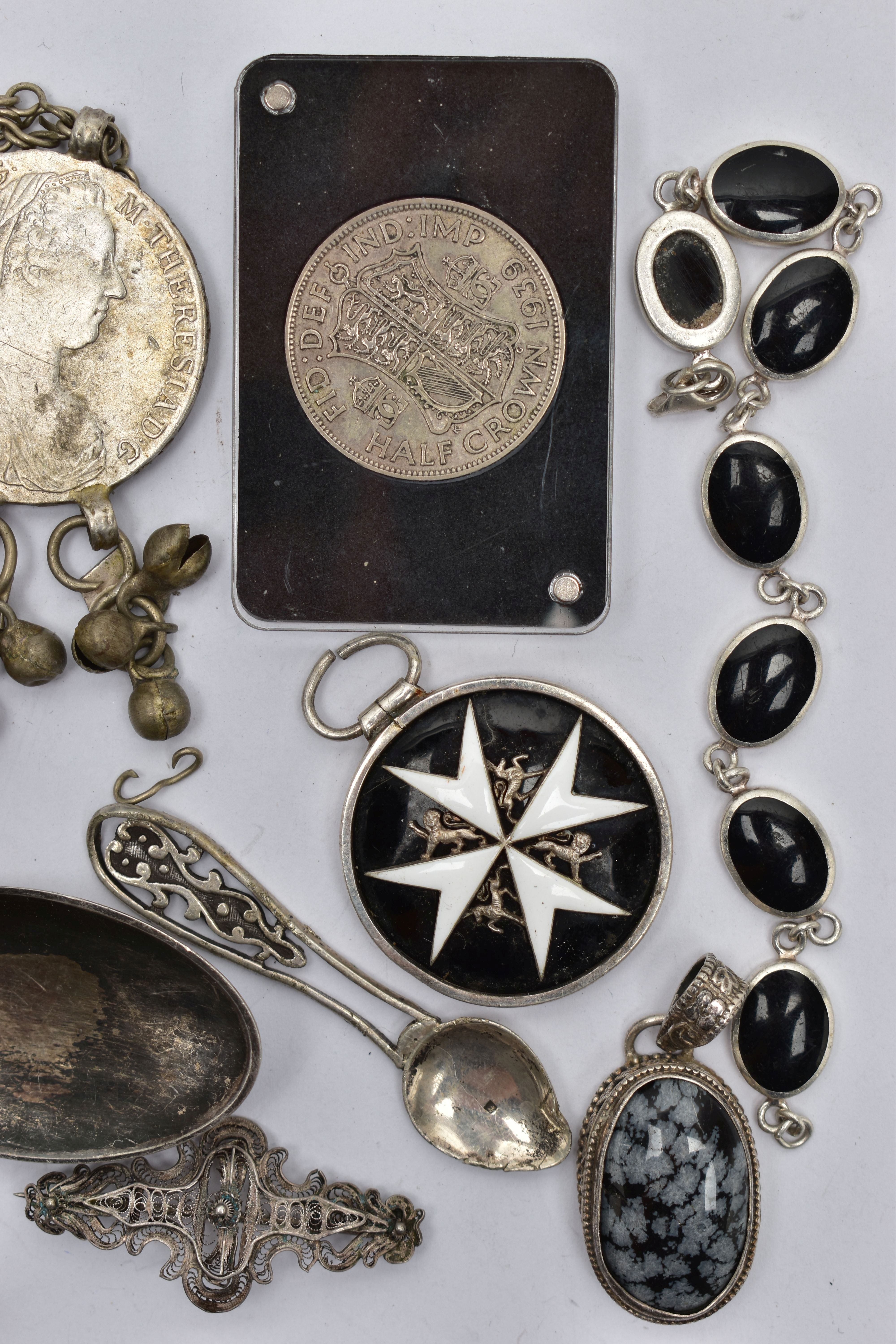 ASSORTED WHITE METAL ITEMS, to include an order of St John medallion, three white metal bracelets, a - Bild 2 aus 4