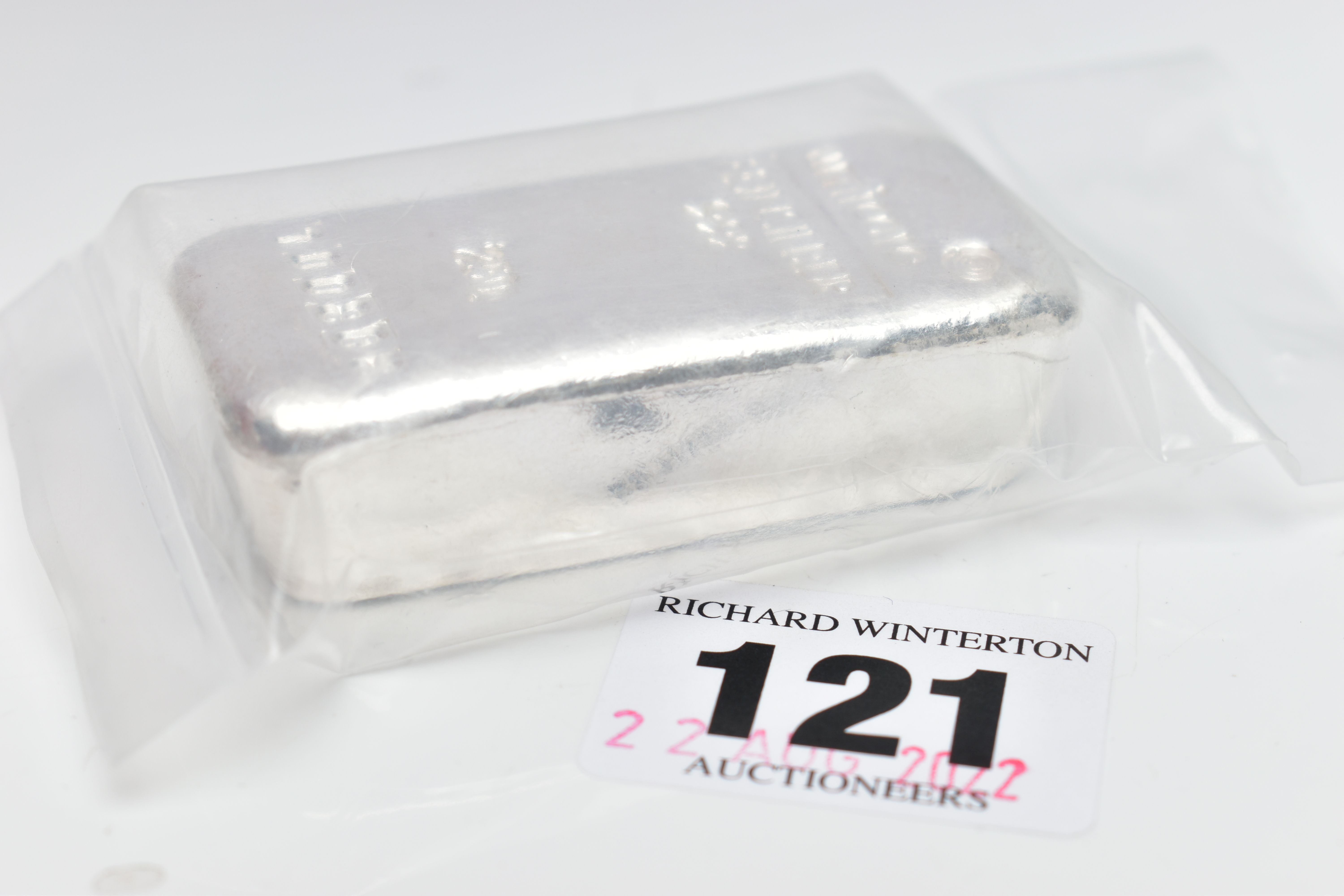 A 250 GRAM SILVER BAR, stamped 'Umicore Feinsilber 999, 250g, serial number 100868', in a sealed - Bild 2 aus 2