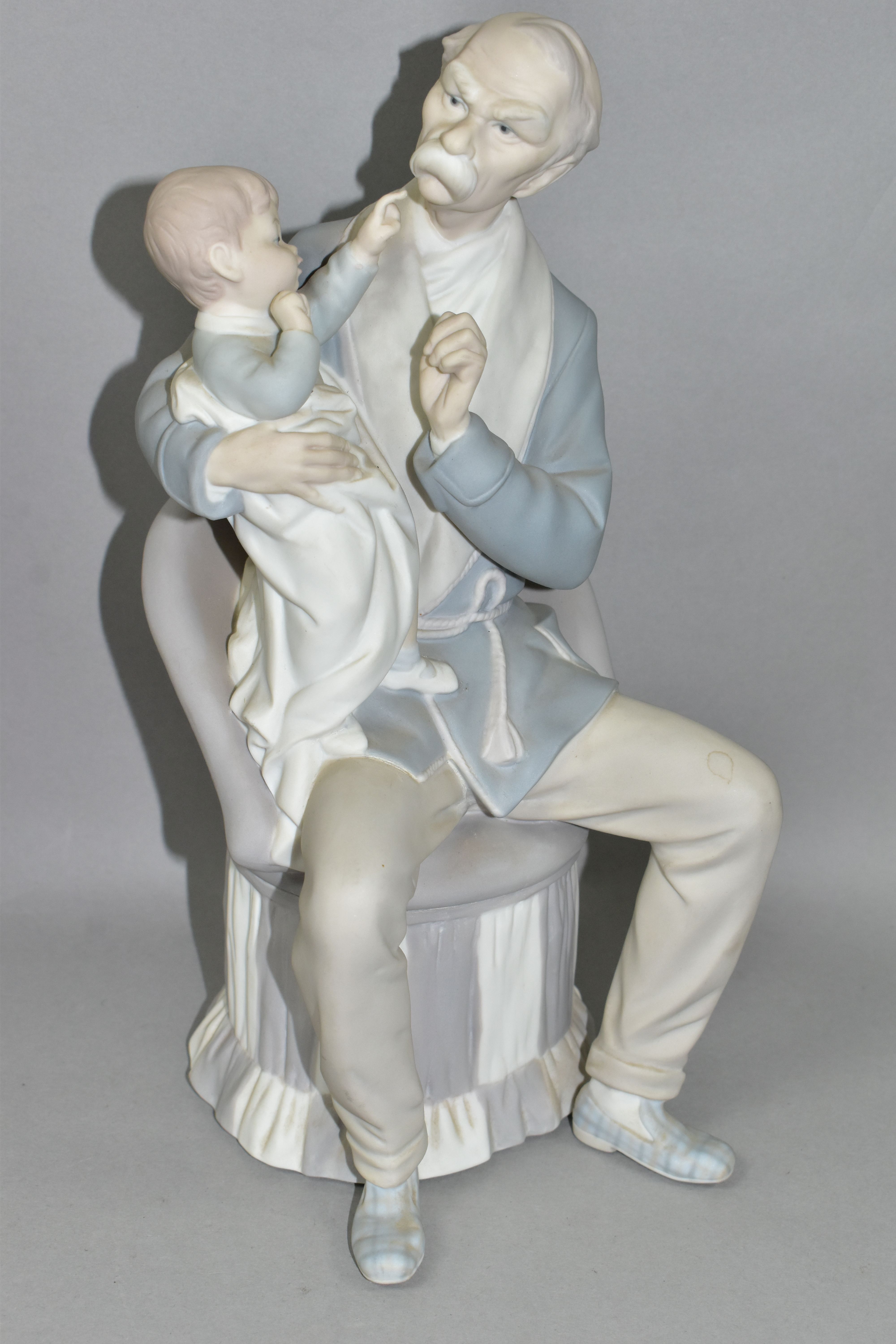 TWO LLADRO FIGURES, comprising The Grandfather no 4654, designed by Salvador Furio, issued 1969- - Bild 4 aus 6