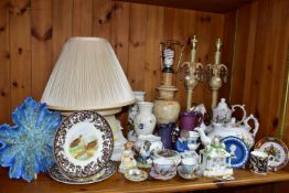 A GROUP OF LAMPS, CERAMICS AND LINENS, to include three late twentieth century table lamps with