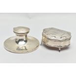 AN EDWARDIAN SILVER INKWELL AND SILVER BOX, the inkwell of tapered design with circular weighted