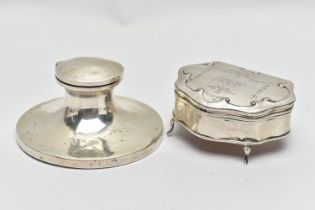 AN EDWARDIAN SILVER INKWELL AND SILVER BOX, the inkwell of tapered design with circular weighted