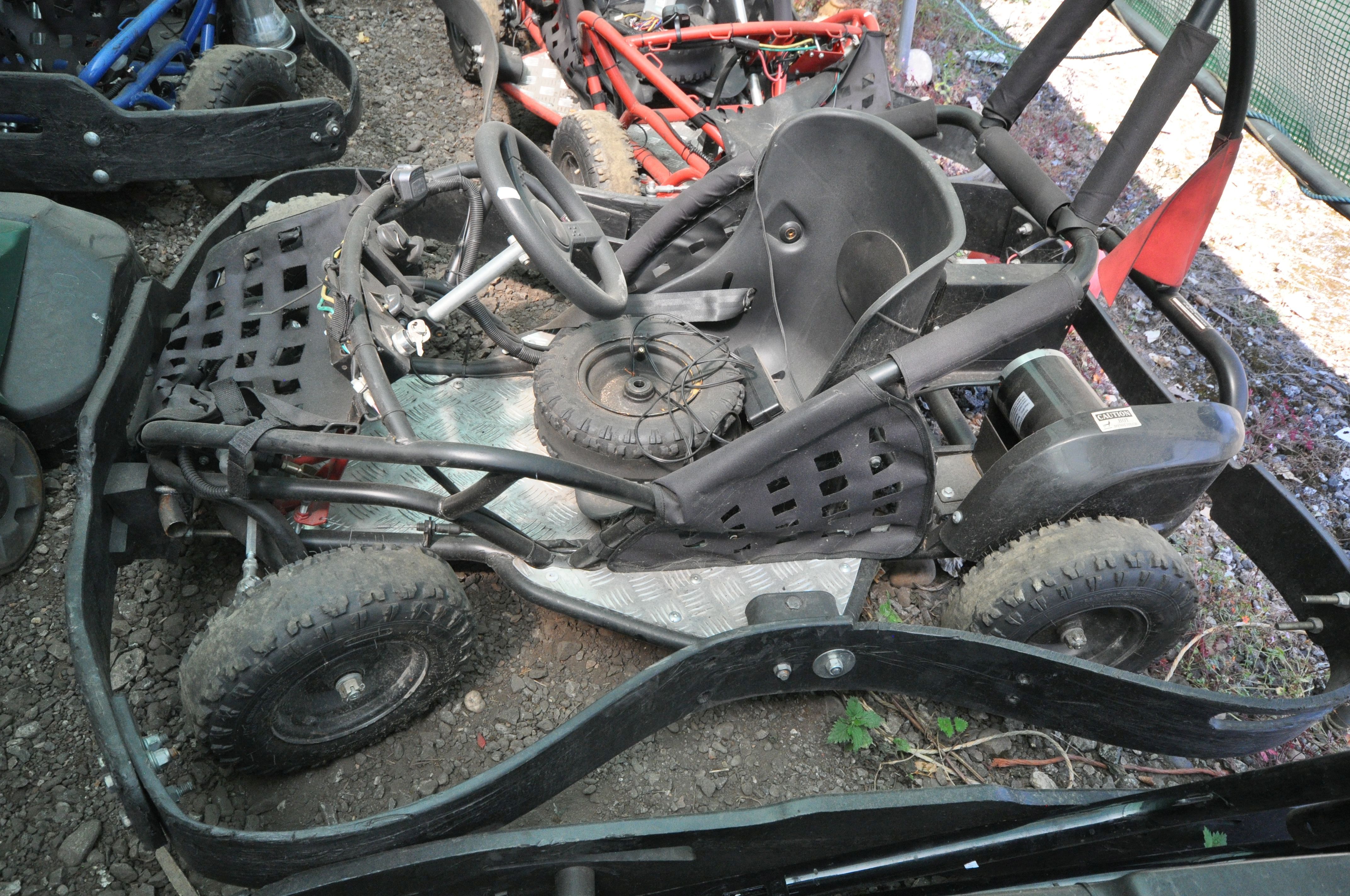 A HIGH PER OFF ROAD ELECTRIC GO CART looks to be complete apart from missing batteries (untested, - Bild 2 aus 3