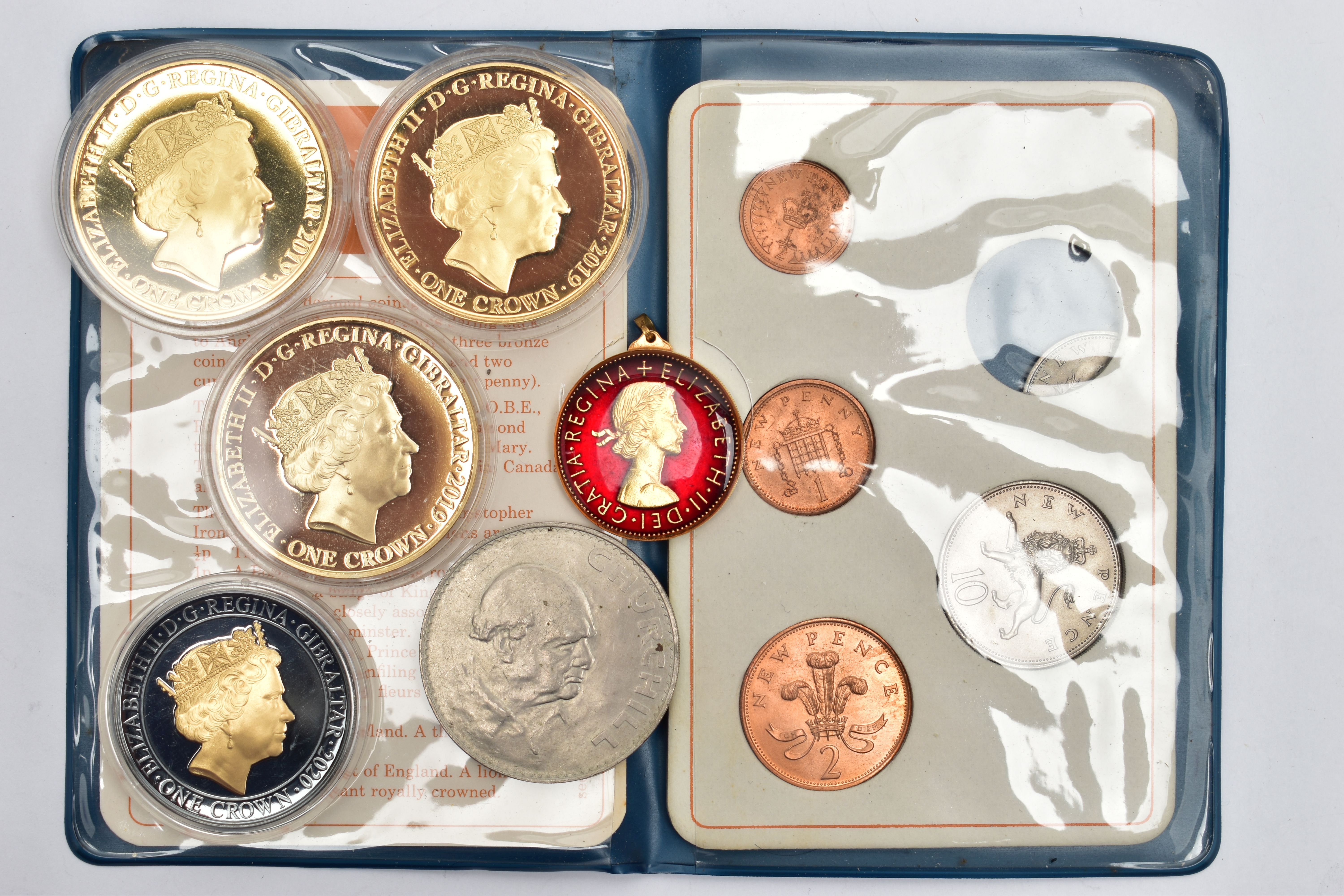 A SELECTION OF COINS, to include a 'Britains first decimal coin set' including 1/2 penny to ten