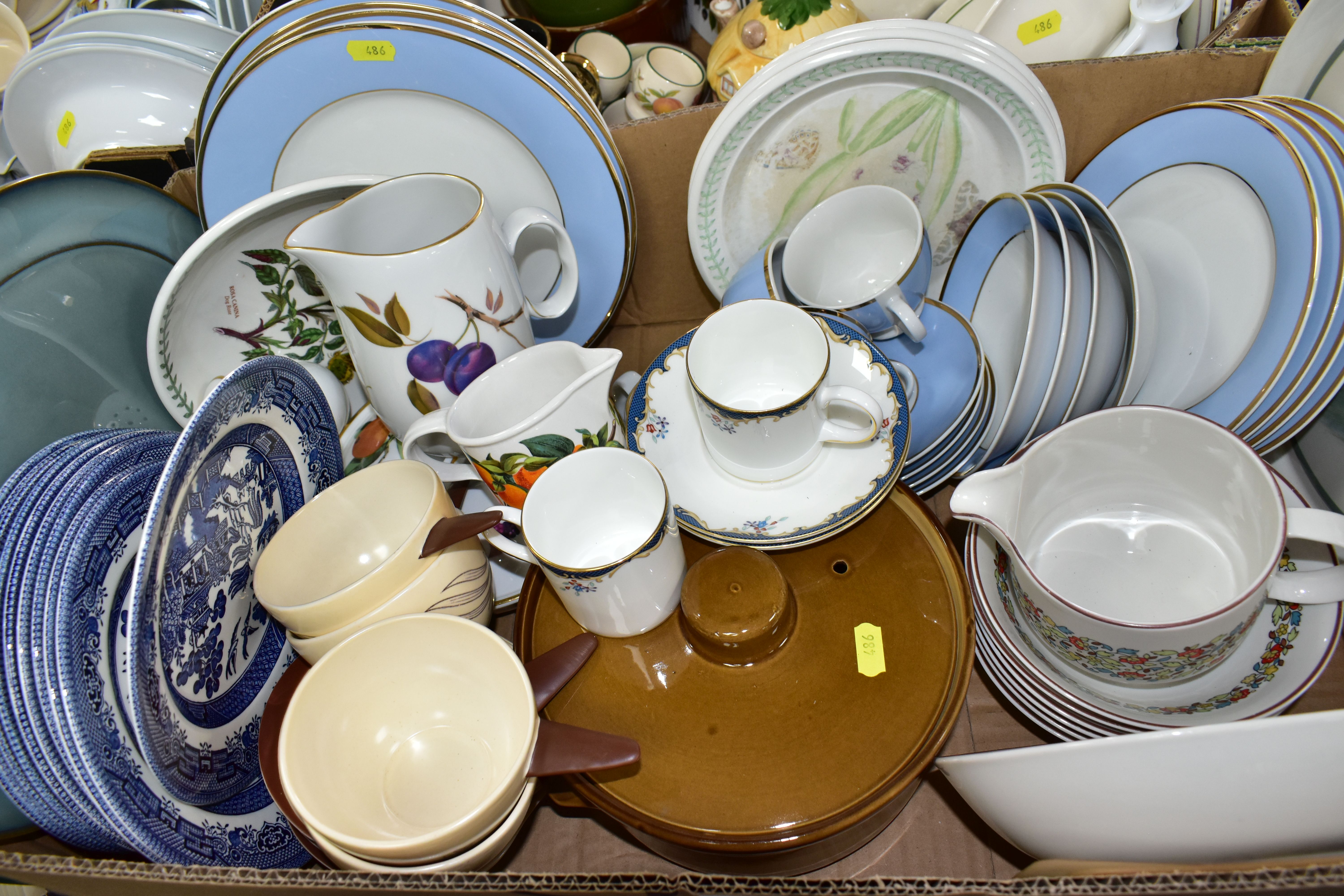 SIX BOXES OF CERAMICS, DINNERWARE AND ORNAMENTS, to include Royal Worcester 'Evesham' pattern - Bild 4 aus 8