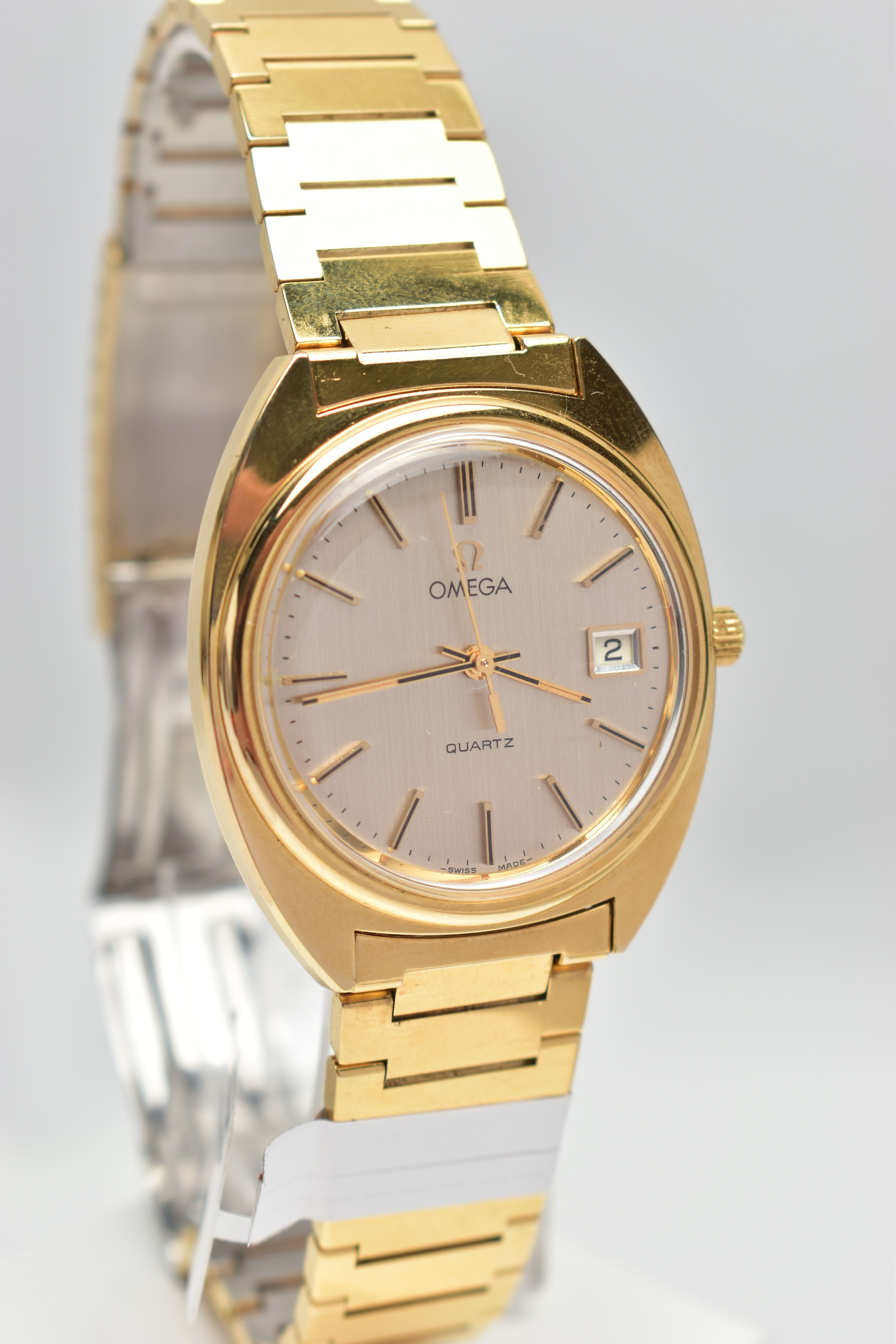 A GENTLEMANS GOLD PLATED OMEGA WRISTWATCH, the circular champagne dial, with baton hourly markers, - Image 2 of 6
