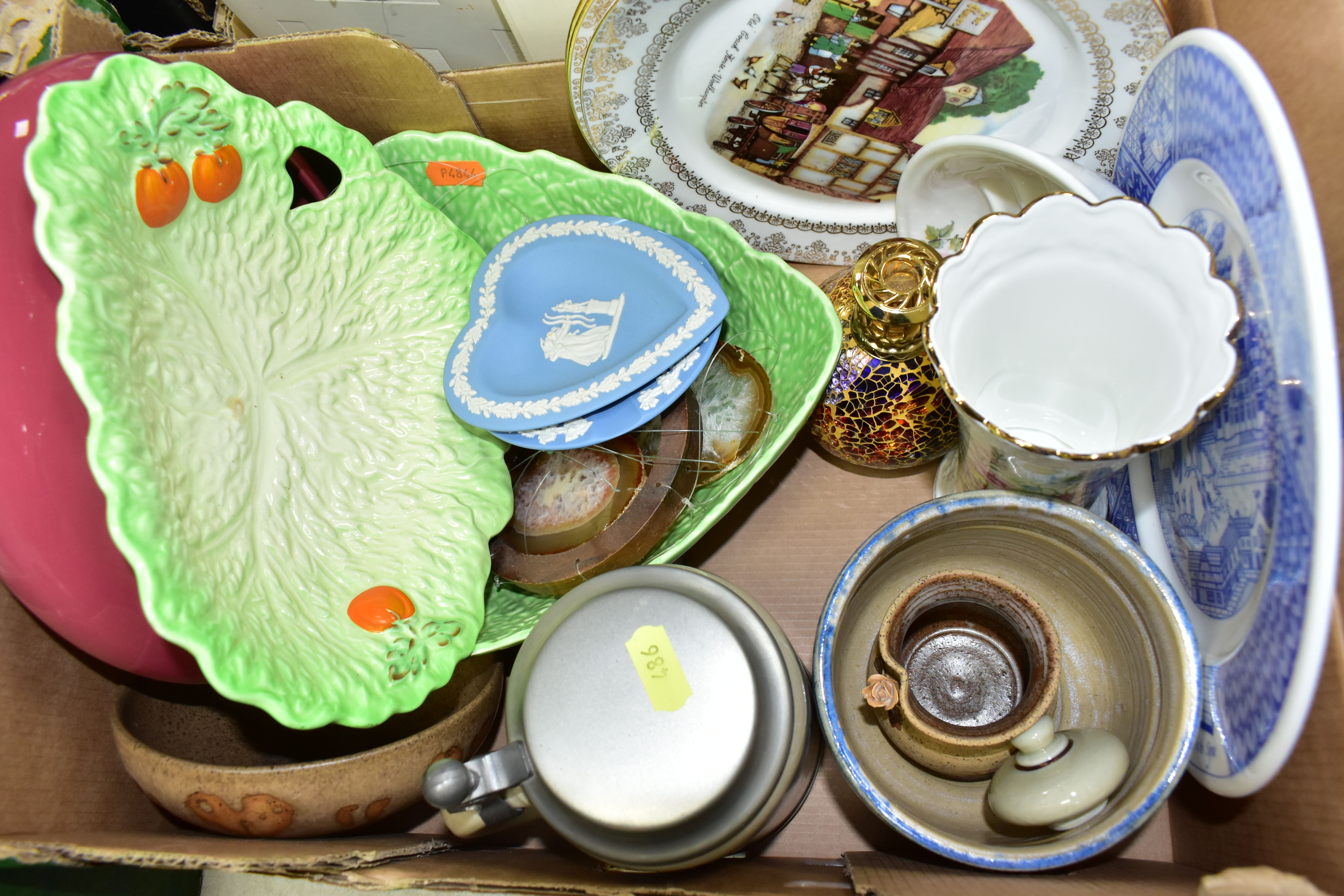 SIX BOXES OF CERAMICS, DINNERWARE AND ORNAMENTS, to include Royal Worcester 'Evesham' pattern - Bild 8 aus 8