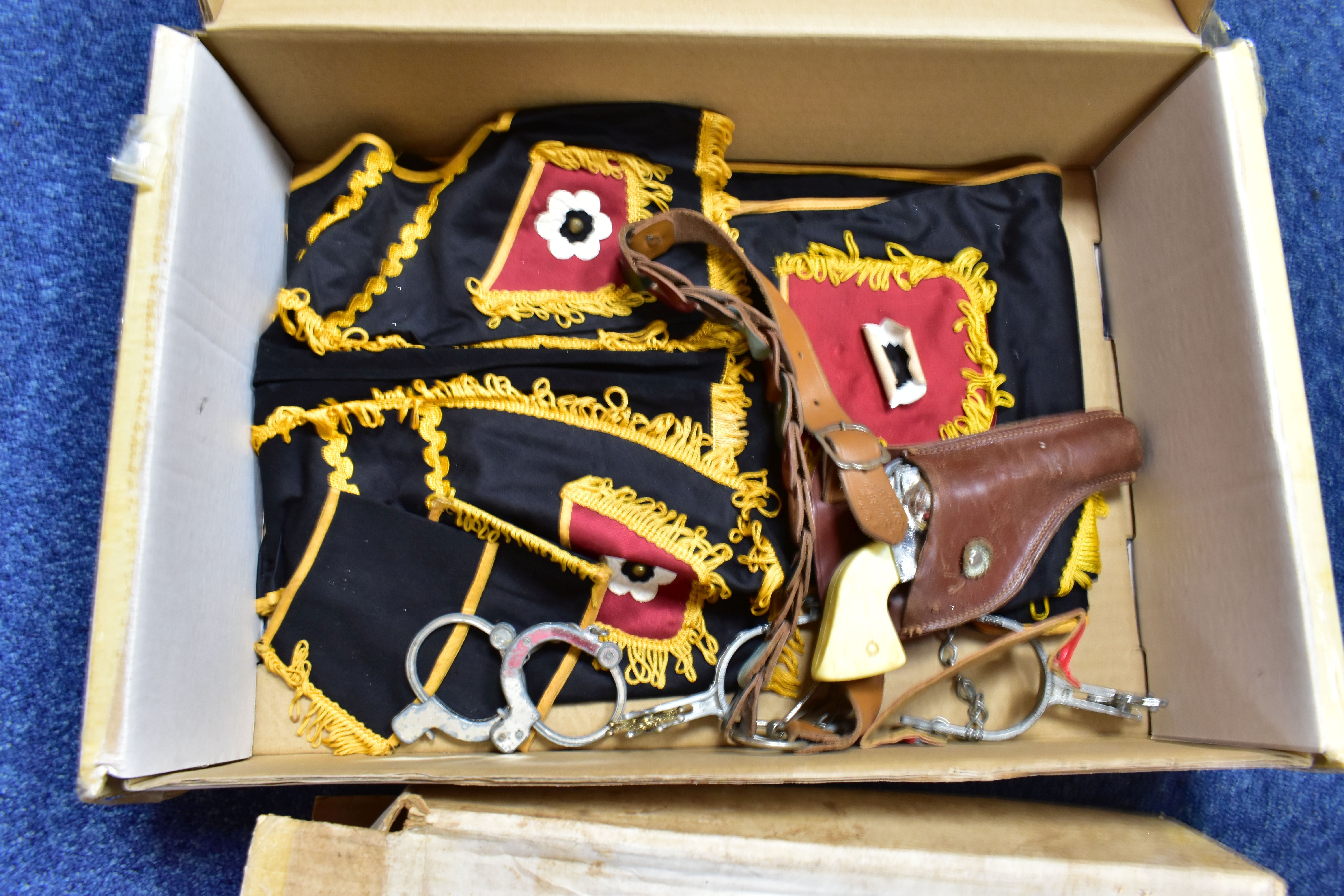 FANCY DRESS, two 1960s vintage children's Western cowboy outfits, holsters, toy gun, Deputy Dan - Bild 4 aus 6